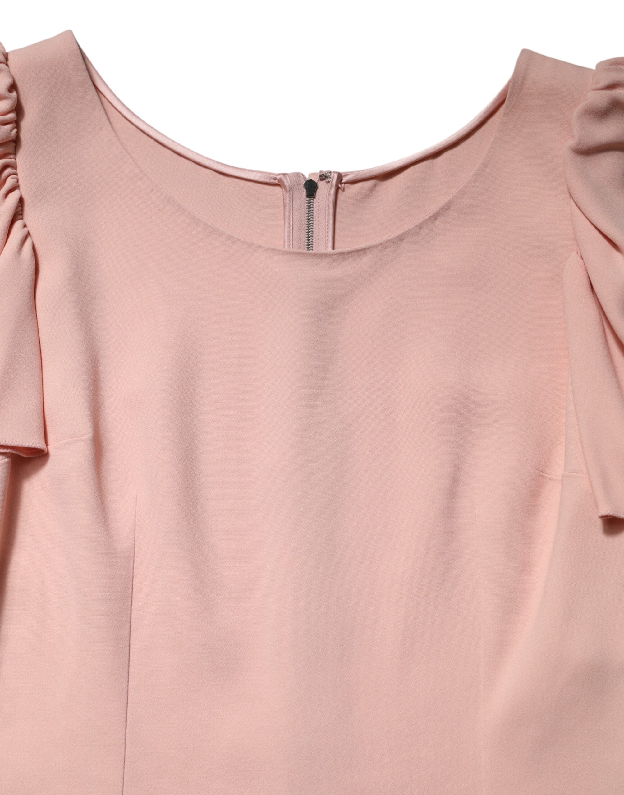 Blouse Dolce & Gabbana rose à manches courtes, col rond, tissu léger, style élégant et féminin.