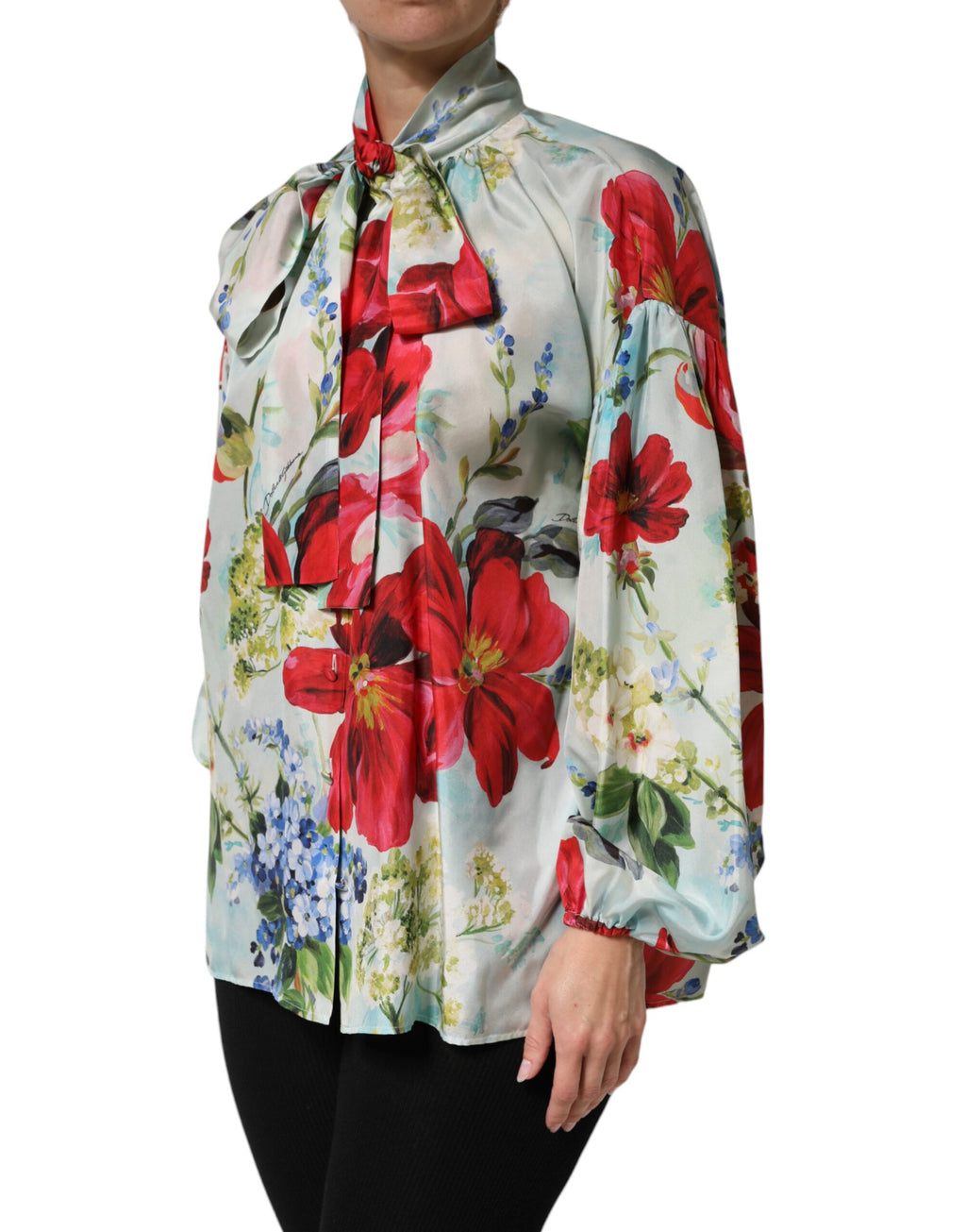 Blouse à manches longues Dolce & Gabbana à fleurs multicolores, élégante et raffinée, visible en gros plan.