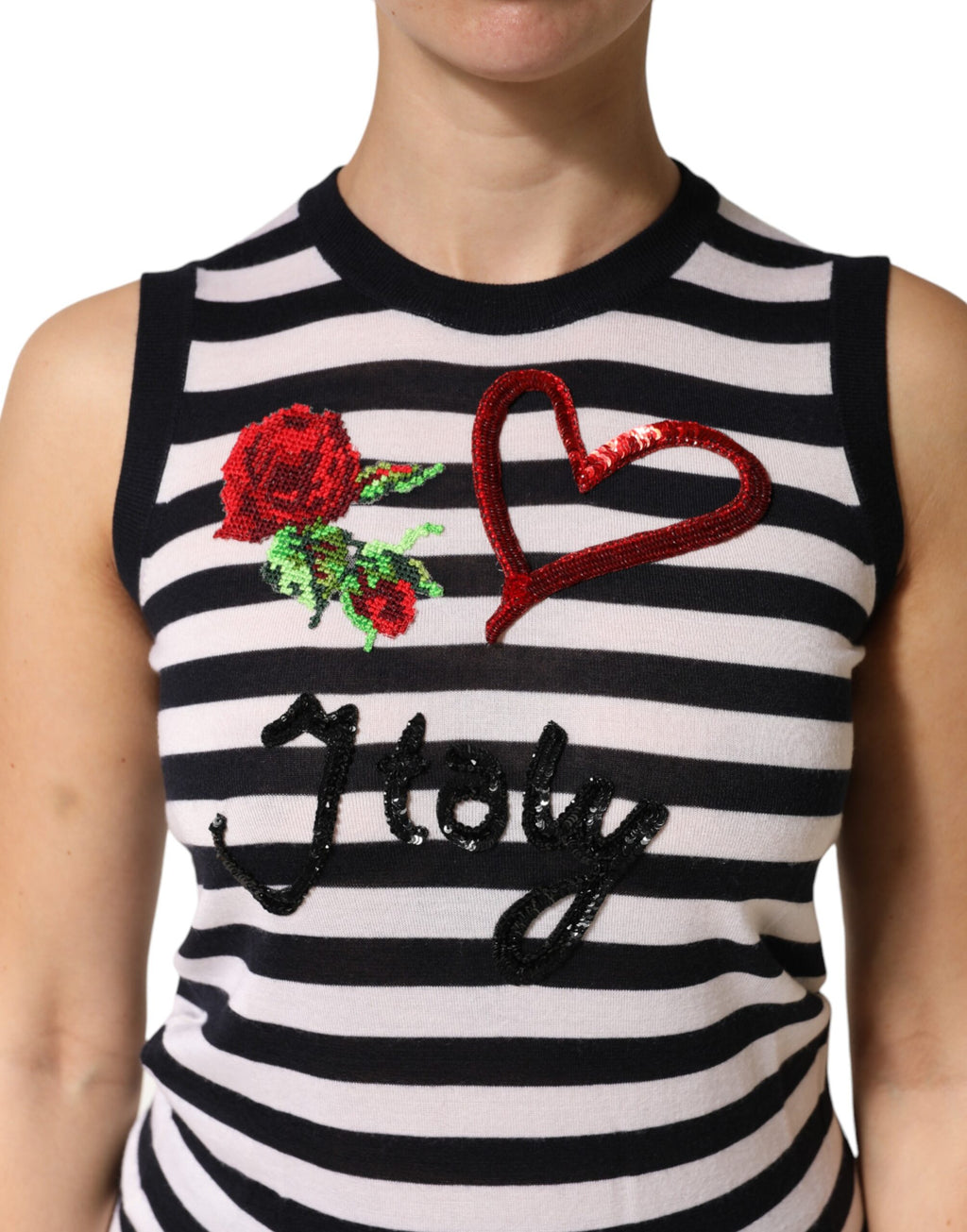 Top sans manches en cachemire et soie noir et blanc de Dolce & Gabbana, vue de face.