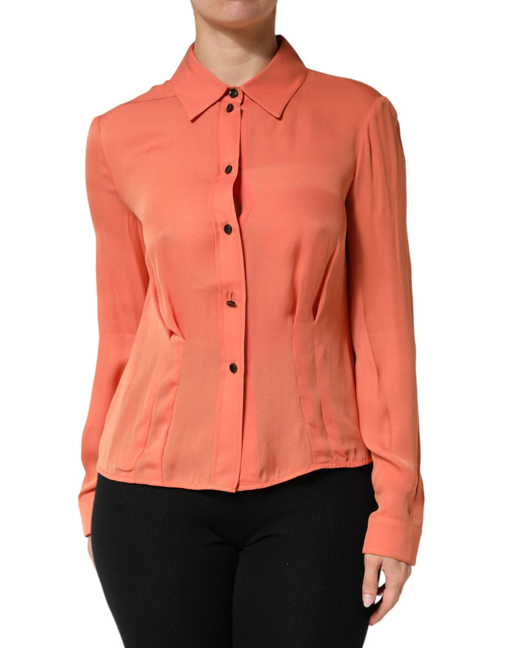 Haut à manches longues d'Emporio Armani orange avec col boutonné, style élégant et sophistiqué.