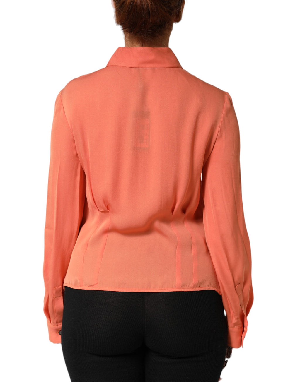 Chemise à manches longues Emporio Armani orange avec col et boutons, vêtement élégant pour femme ou homme.