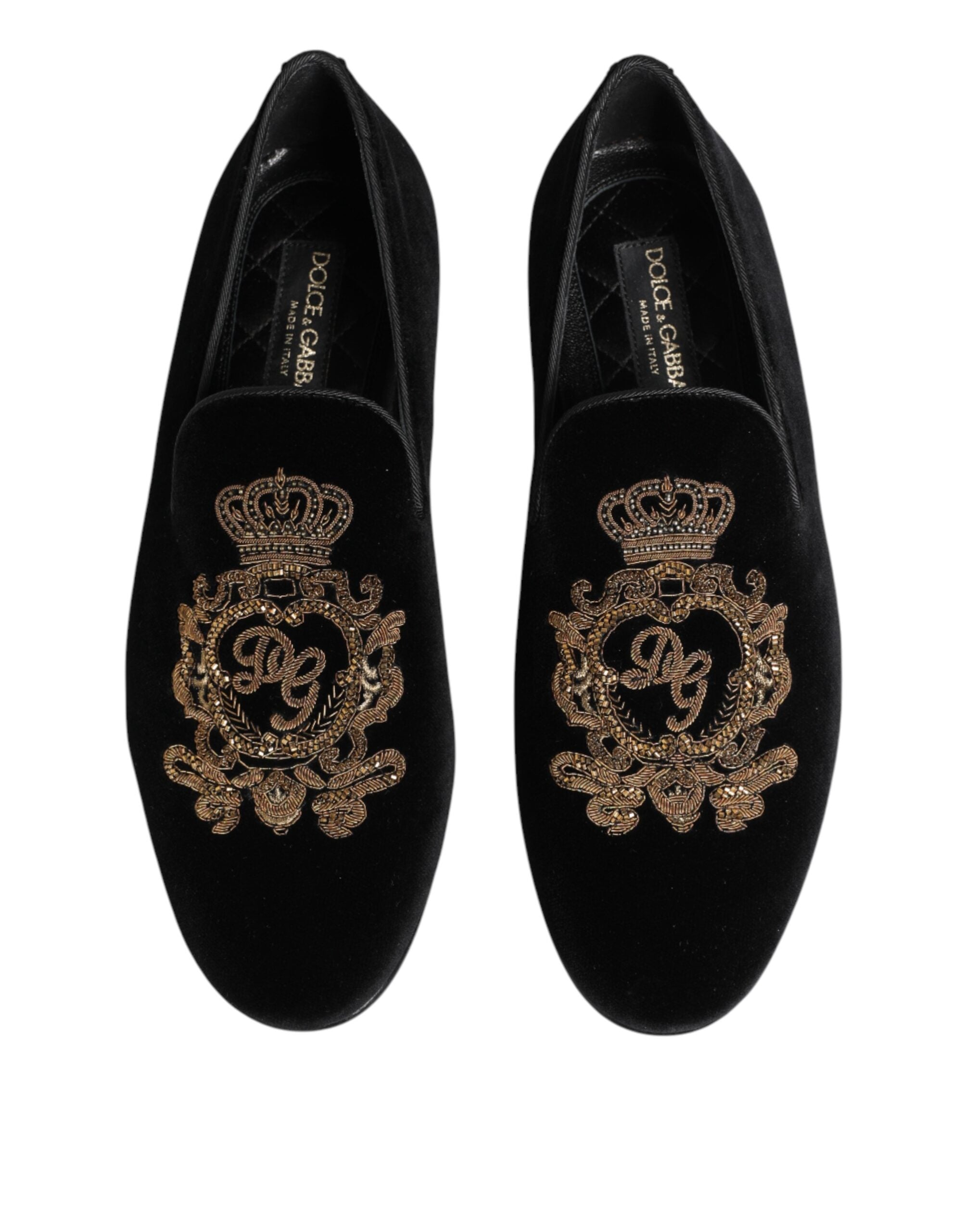 Chaussures loafers pour homme Dolce & Gabbana en velours noir avec couronne en or, vue de face.