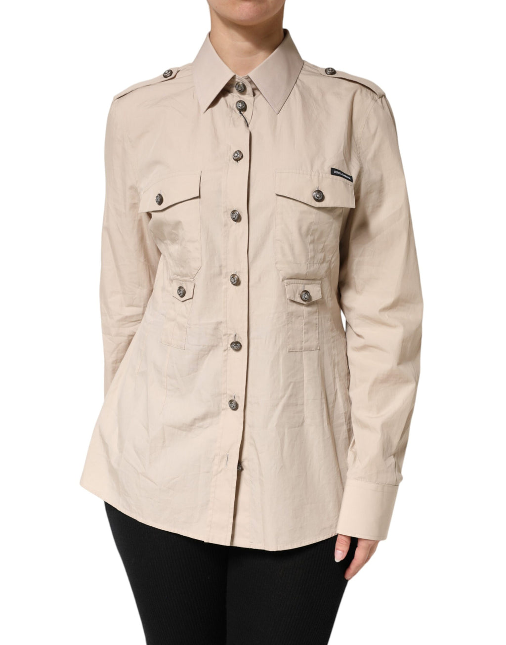 Chemise en coton beige à col montant et manches longues de Dolce & Gabbana, élégante et sophistiquée.