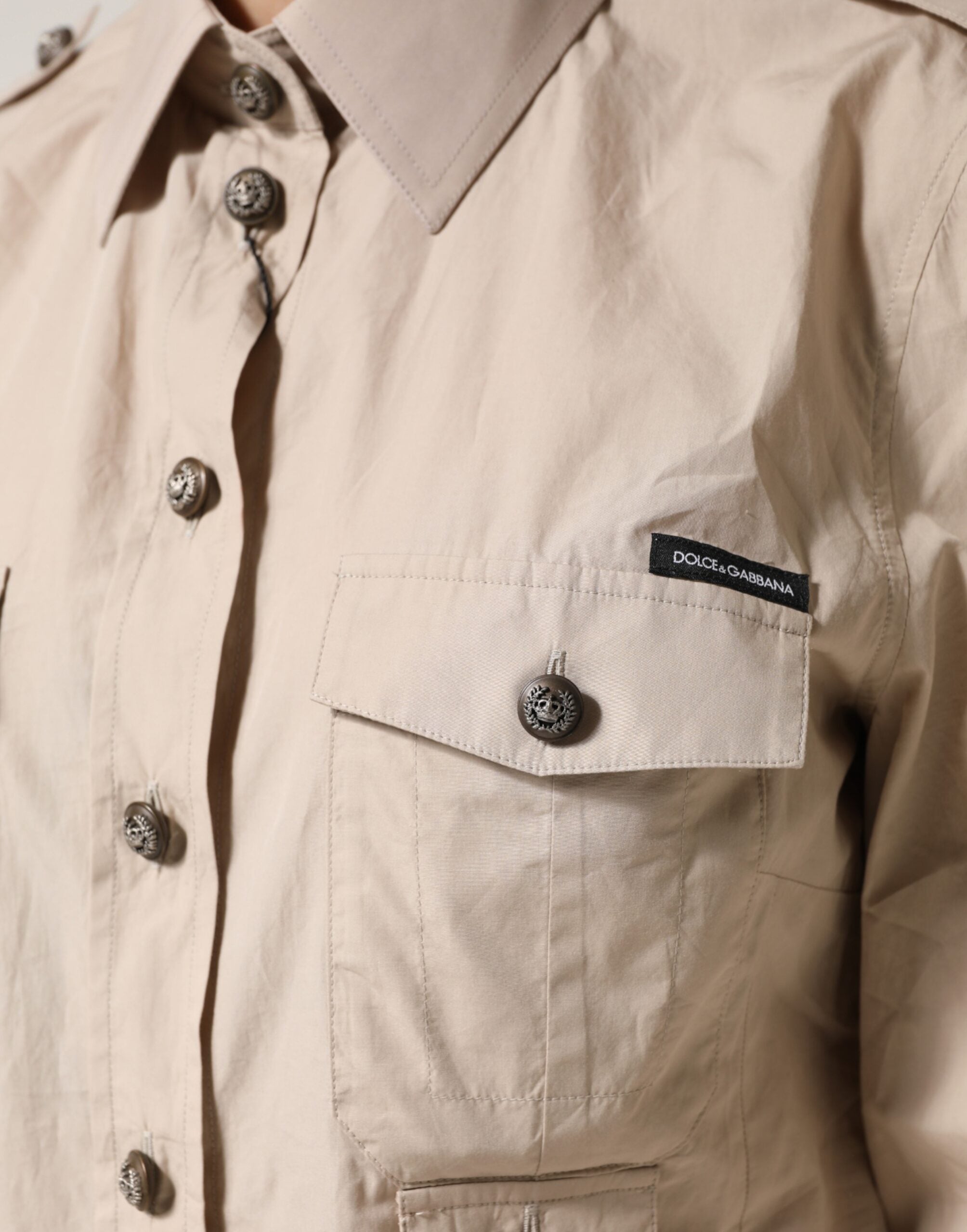 Chemise en coton beige à col montant de Dolce & Gabbana, manches longues et style élégant.