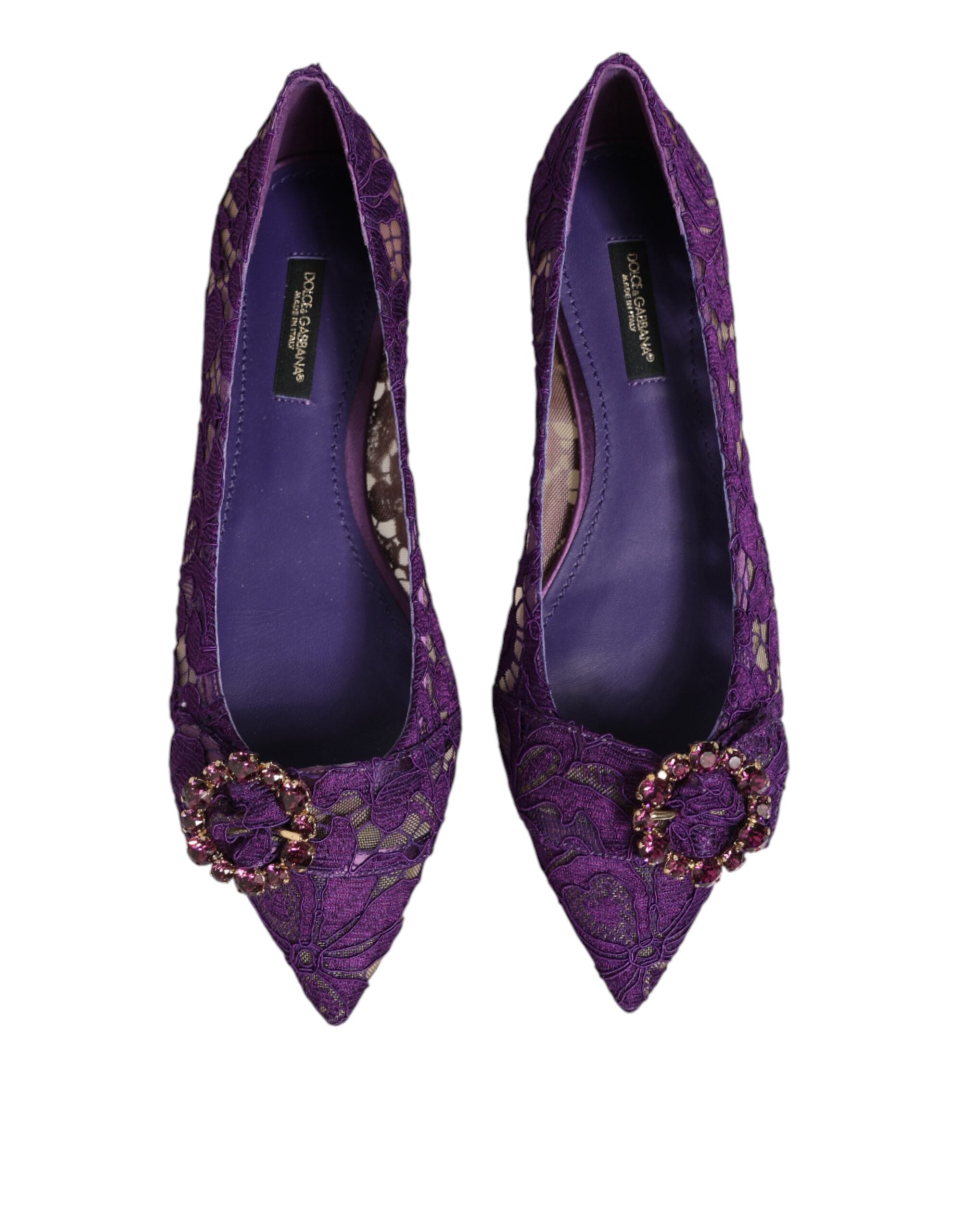 Chaussures plates en dentelle violette Dolce & Gabbana Taormina avec cristaux, élégantes et raffinées, vues de côté.