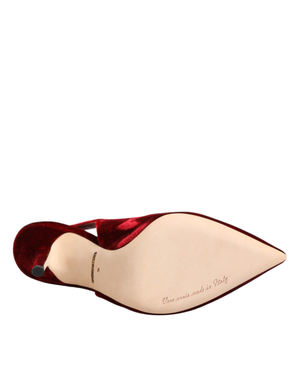 Chaussures à talons hauts en daim rouge Dolce & Gabbana, sandales slingbacks élégantes et sophistiquées pour femmes.