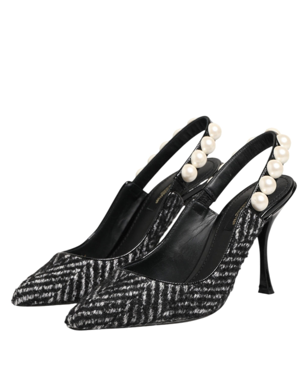 Chaussures à talons Dolce & Gabbana en satin blanc et noir avec perles faux chevron et bride à talon slingback.
