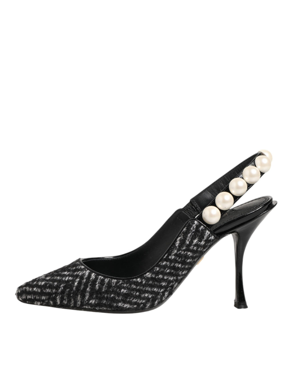 Chaussures slingbacks Dolce & Gabbana blanches et noires avec chevrons en perles faux, élégantes et sophistiquées.