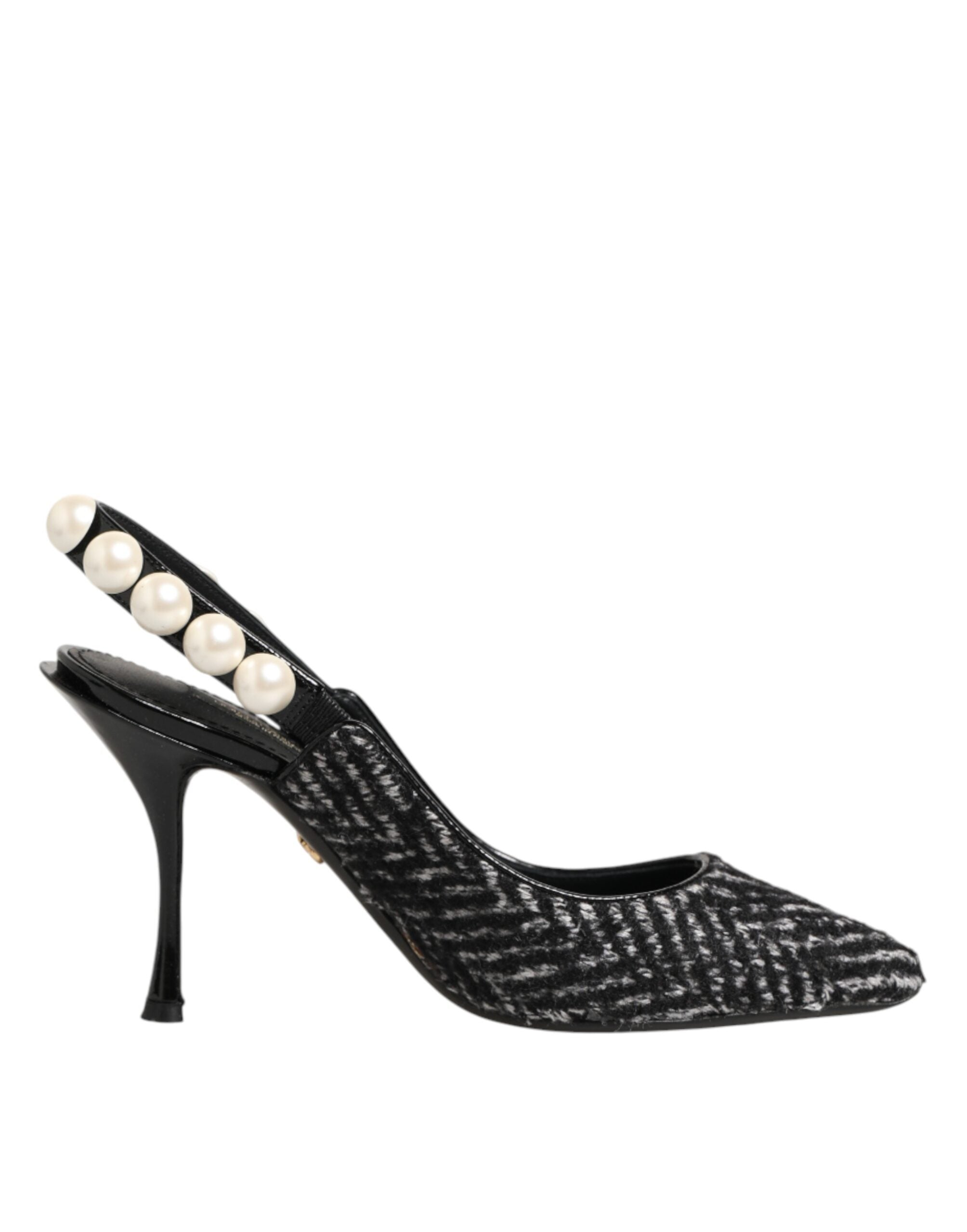 Chaussures Dolce & Gabbana slingbacks blanches et noires à chevrons avec fausses perles, style élégant et sophistiqué.