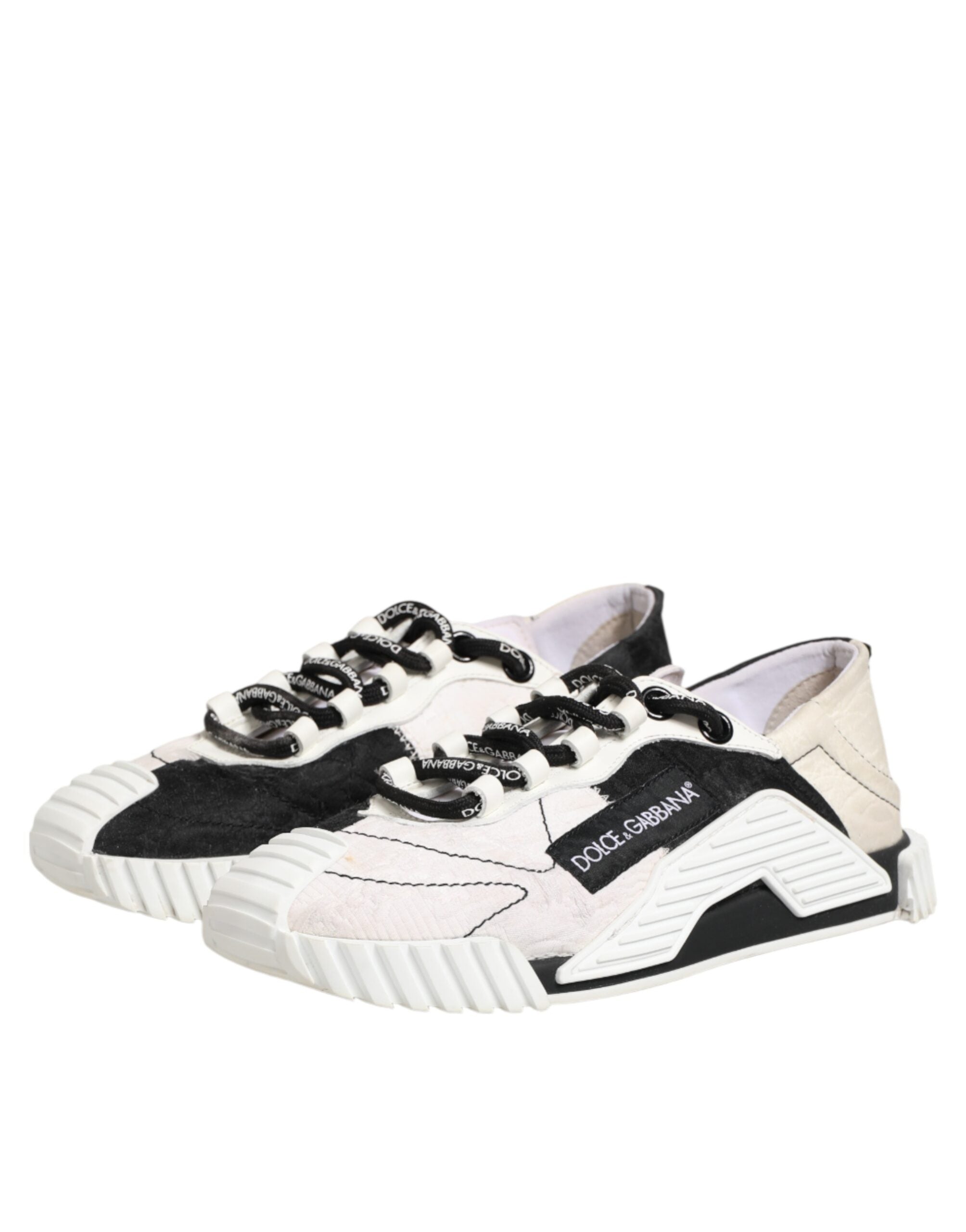 Chaussures sneakers en cuir blanc et noir Dolce & Gabbana NS1, vue de face avec détails de design modernes.
