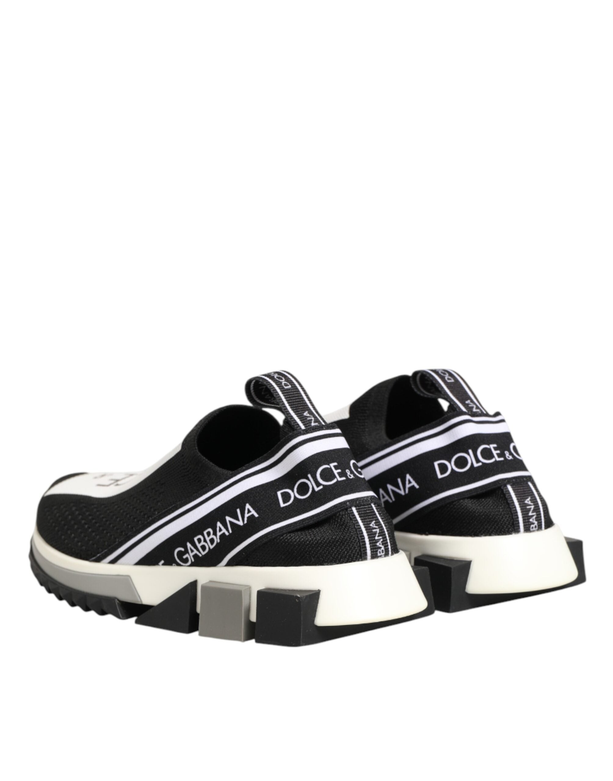 Chaussures sneakers basses noires Dolce & Gabbana avec logo, style Sorrento, vue de face, en cuir avec semelle blanche.