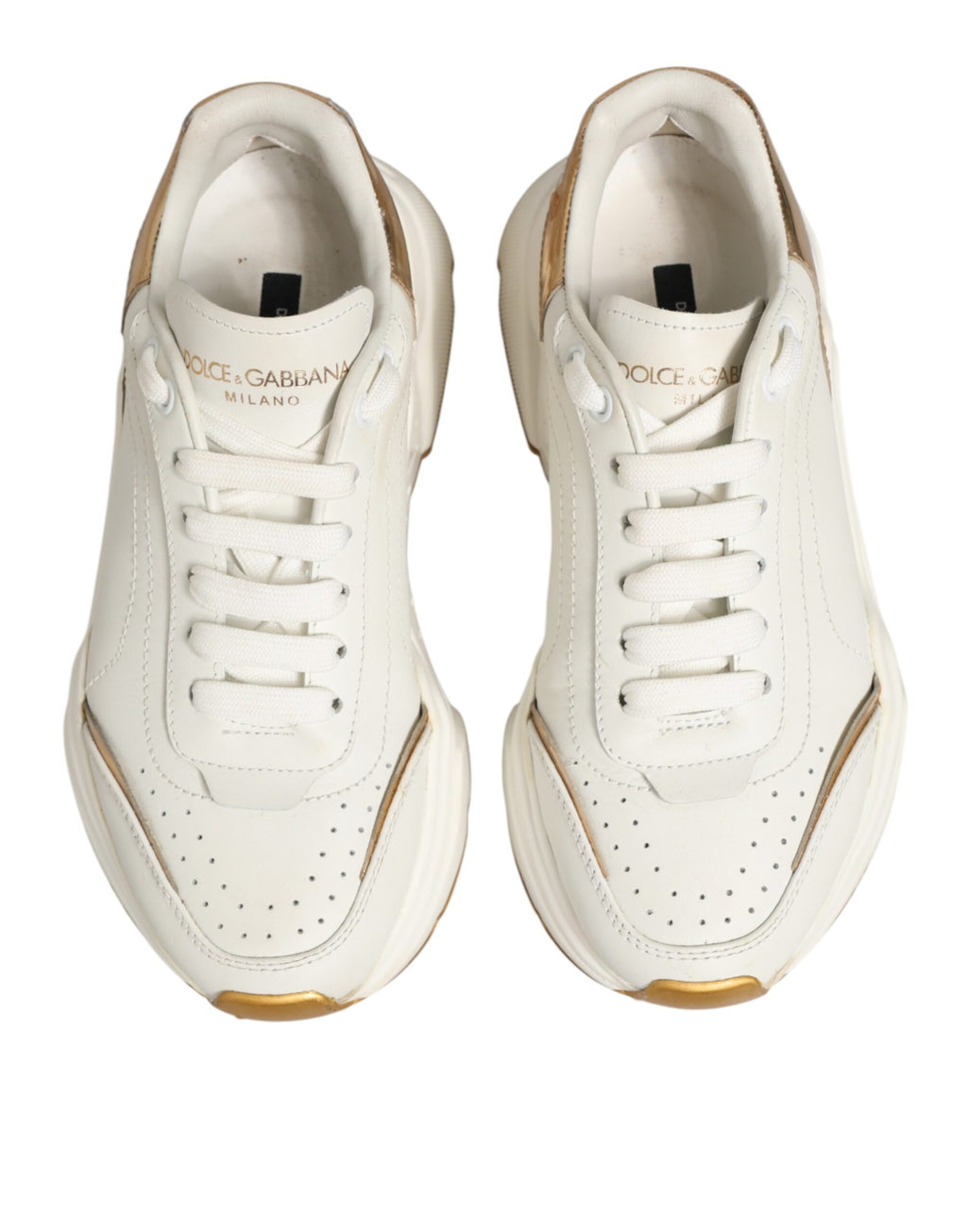 Chaussures basses Dolce & Gabbana Daymaster en or blanc, sneakers de style décontracté avec semelle blanche, vue de face.