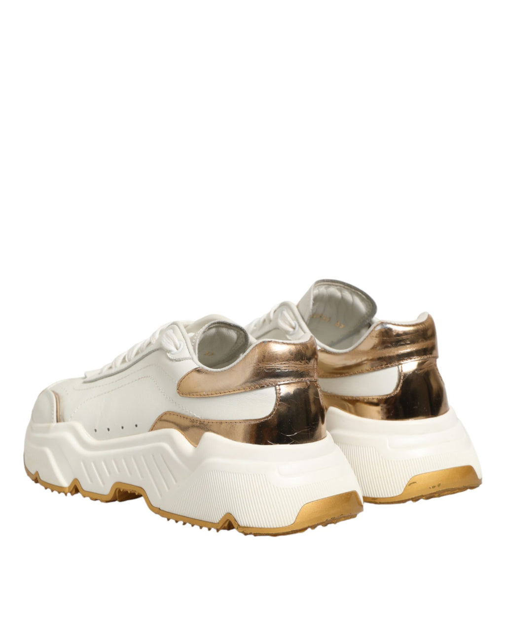 Chaussures basses Dolce & Gabbana Daymaster en or blanc, sneakers élégants en cuir avec semelle blanche.