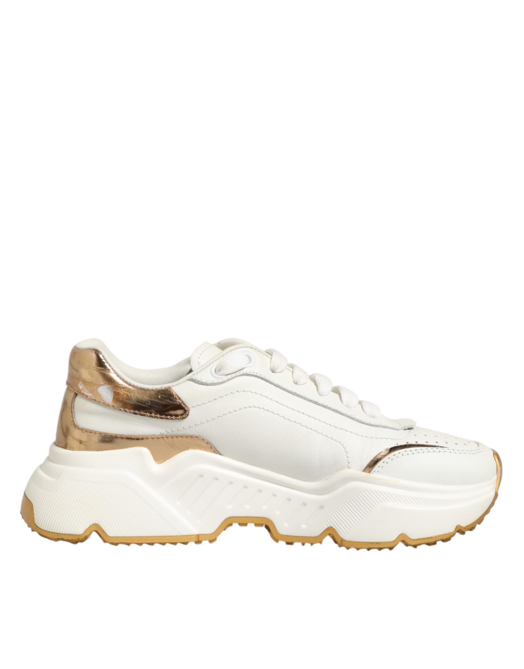 Chaussures basses Dolce & Gabbana Daymaster en or blanc, sneakers élégants pour un style sophistiqué et confortable.