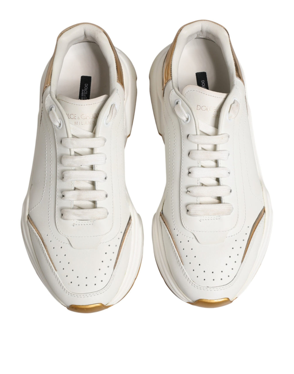 Chaussures basses Dolce & Gabbana Daymaster en or blanc, baskets élégantes en cuir avec design moderne.