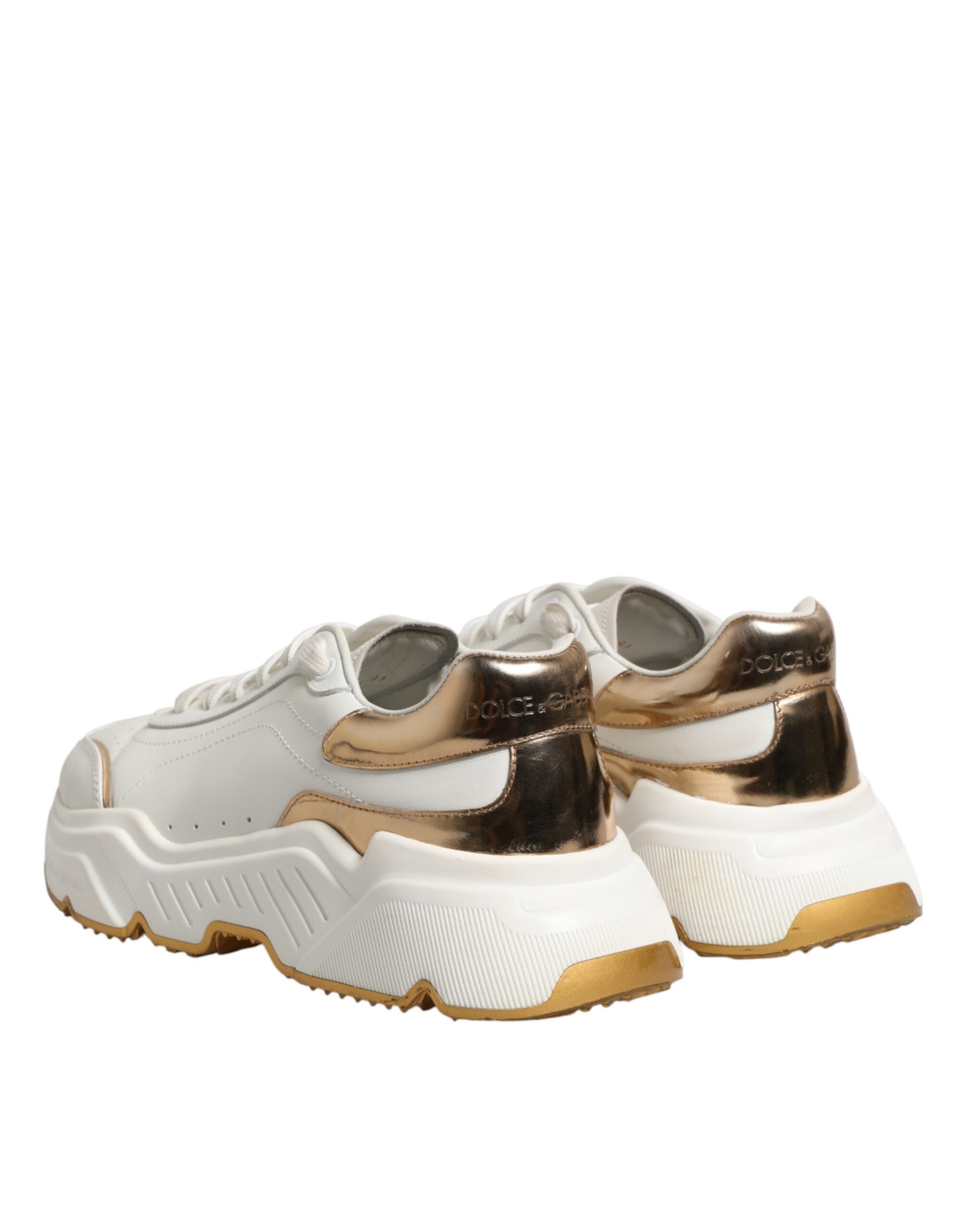 Chaussures sneakers basses Dolce & Gabbana Daymaster en or blanc, vue détaillée du côté et du dessus.