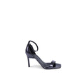 Sandales à talons stilettos en cuir noir de Calvin Klein, vue de côté, avec bride fine et semelle élégante.