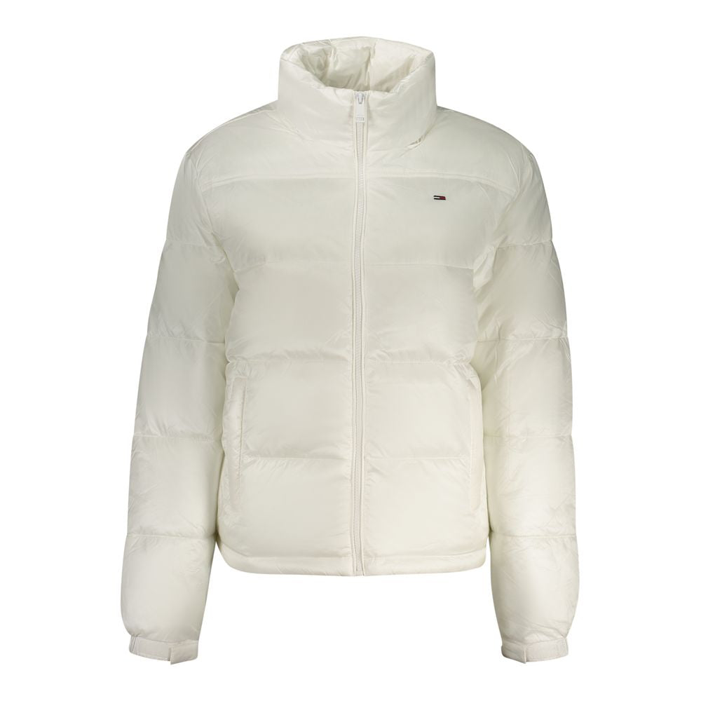 Veste blanche en polyester pour femmes de la marque Tommy Hilfiger, coupe élégante et détails modernes visibles sur l'image.