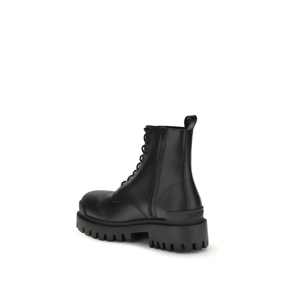 Bottes Balenciaga en cuir de veau noir Bos Taurus à lacets, mode élégante et sophistiquée pour un style urbain.