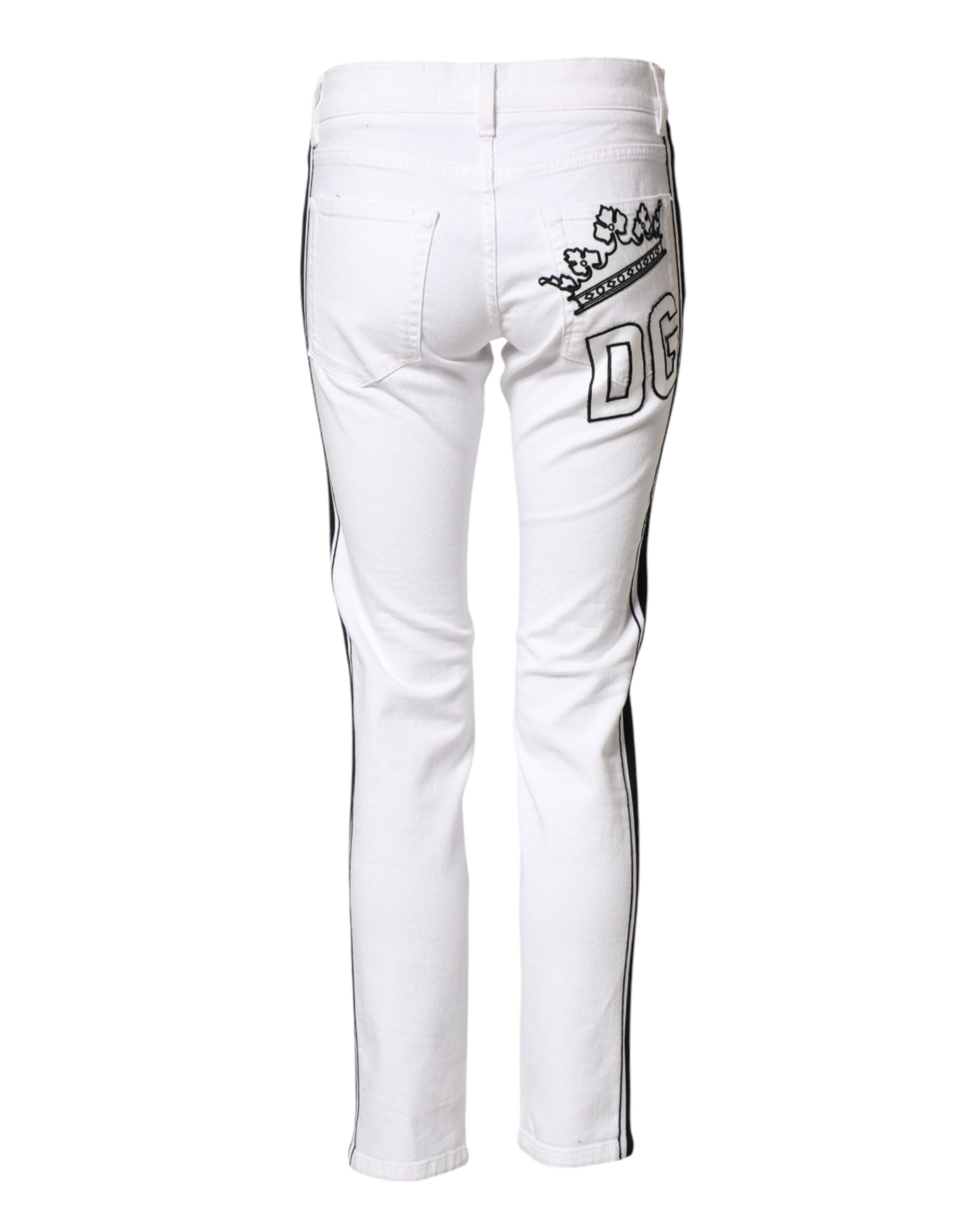 Jeans homme Dolce & Gabbana en coton blanc extensible, coupe skinny, style denim, visible sur le mannequin.