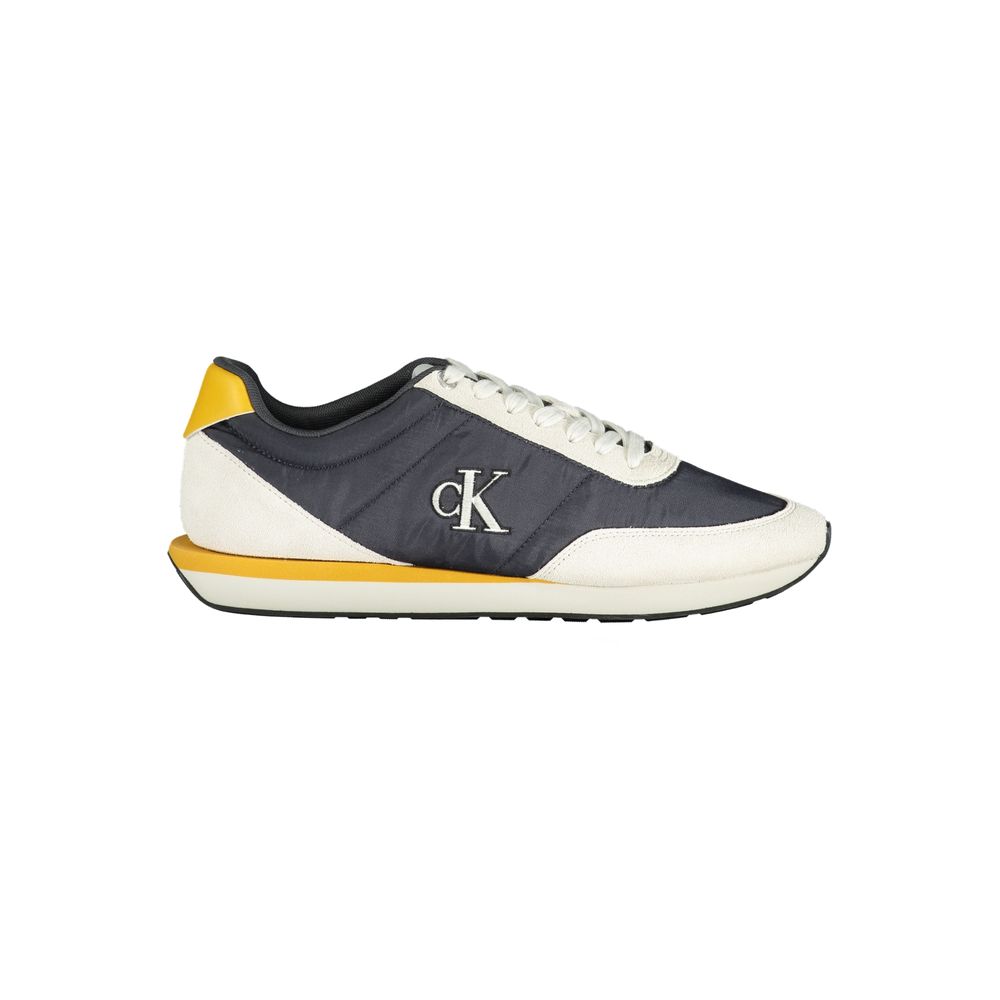 Chaussures sneakers pour homme Calvin Klein en polyester recyclé bleu, vue de face avec détails de la semelle.