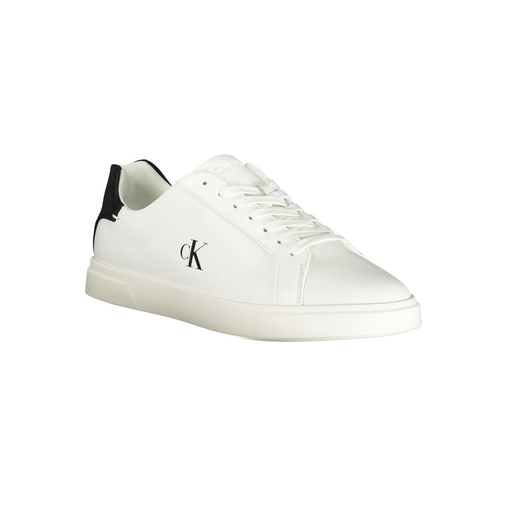 Sneakers pour femmes Calvin Klein en polyuréthane blanc, modern et élégantes, avec semelle blanche et design épuré.