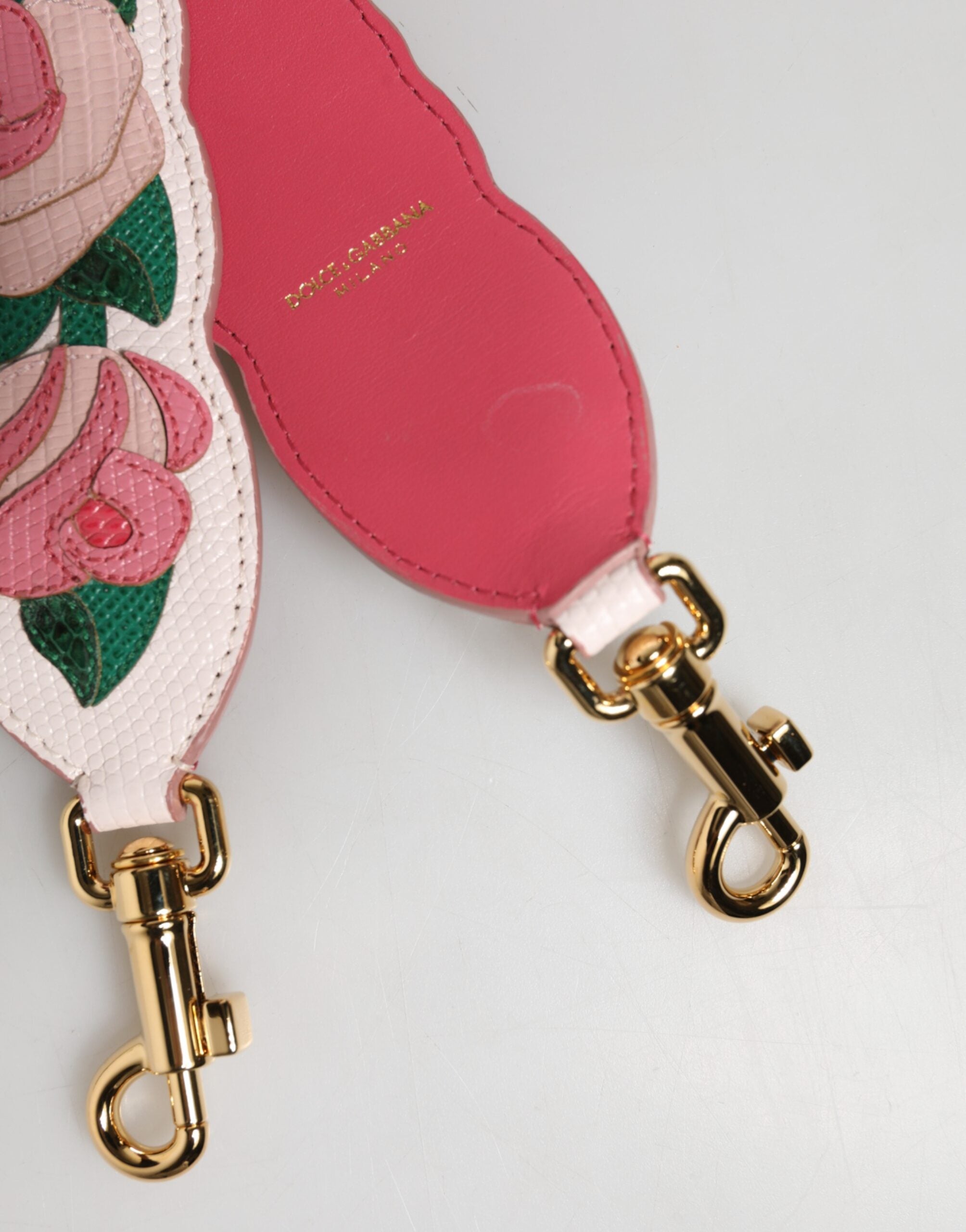 Accessoire de sac Dolce & Gabbana en cuir de veau blanc avec motif floral, conçu pour une bandoulière élégante.