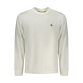 T-shirt blanc en coton pour homme de la marque Calvin Klein, coupe classique, porté sur mannequin.