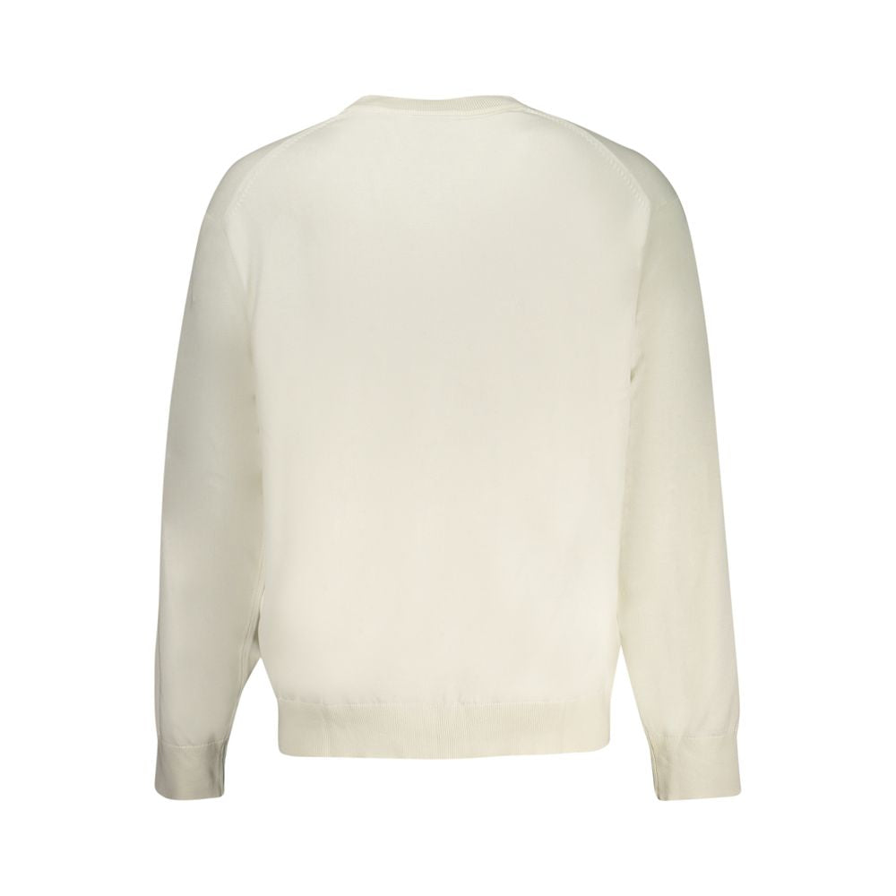 Pull homme en coton blanc de la marque Calvin Klein, style simple et élégant, porté sur un mannequin.
