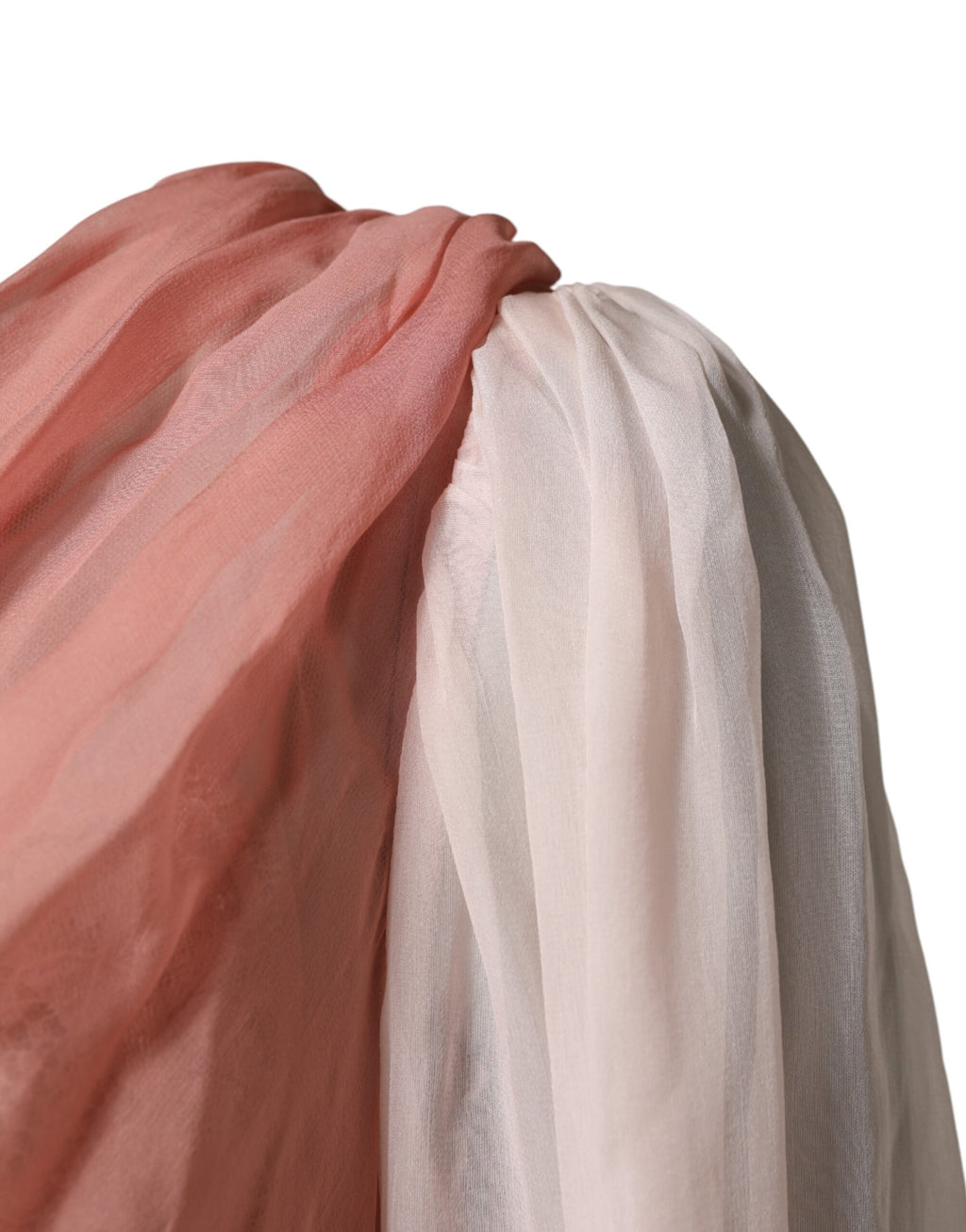 Robe longue en soie rose en tulle avec manches longues et décolleté en V de Dolce & Gabbana, élégante et sophistiquée.