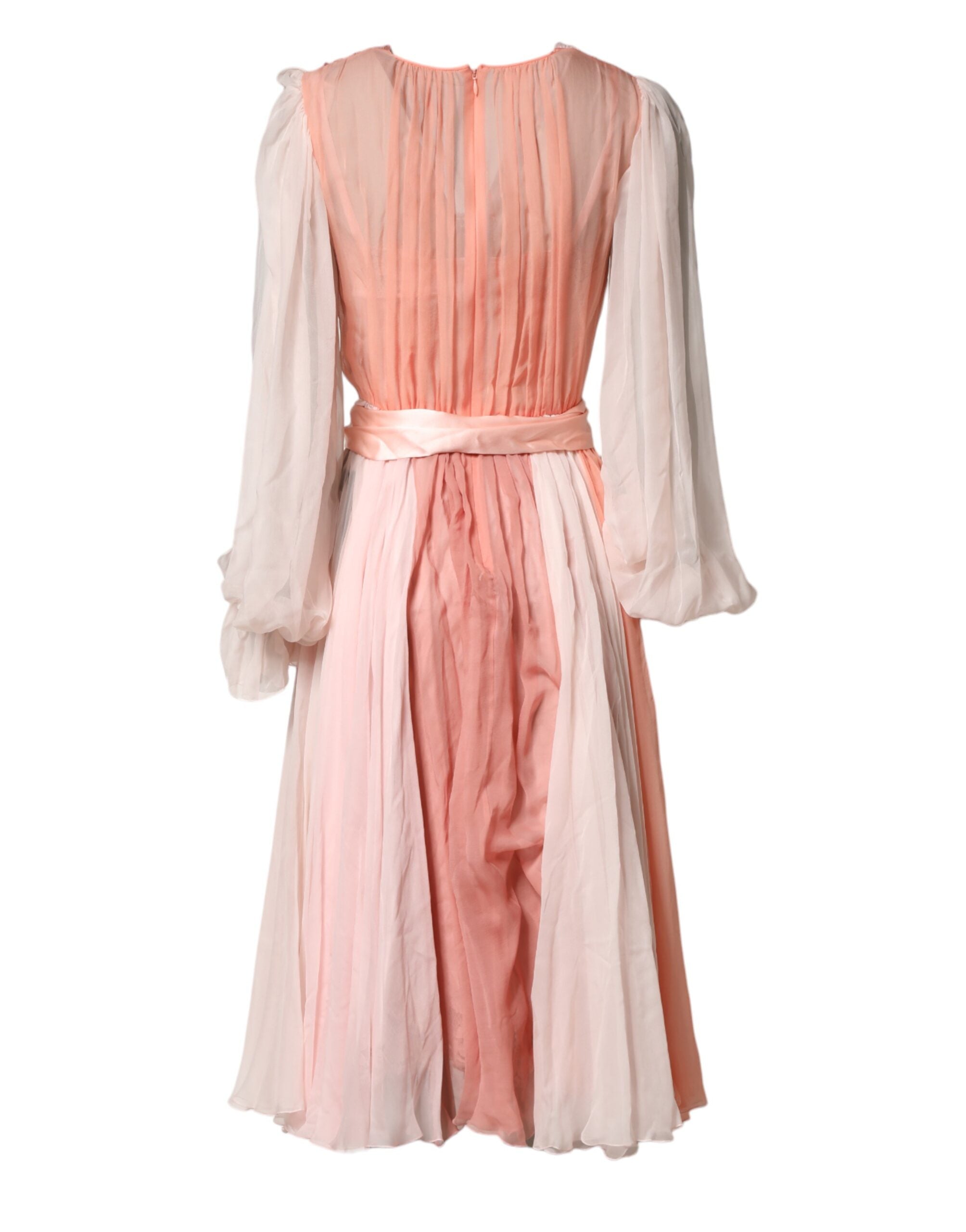 Robe longue en soie rose en tulle avec manches longues et col en V de Dolce & Gabbana, élégante et féminine.