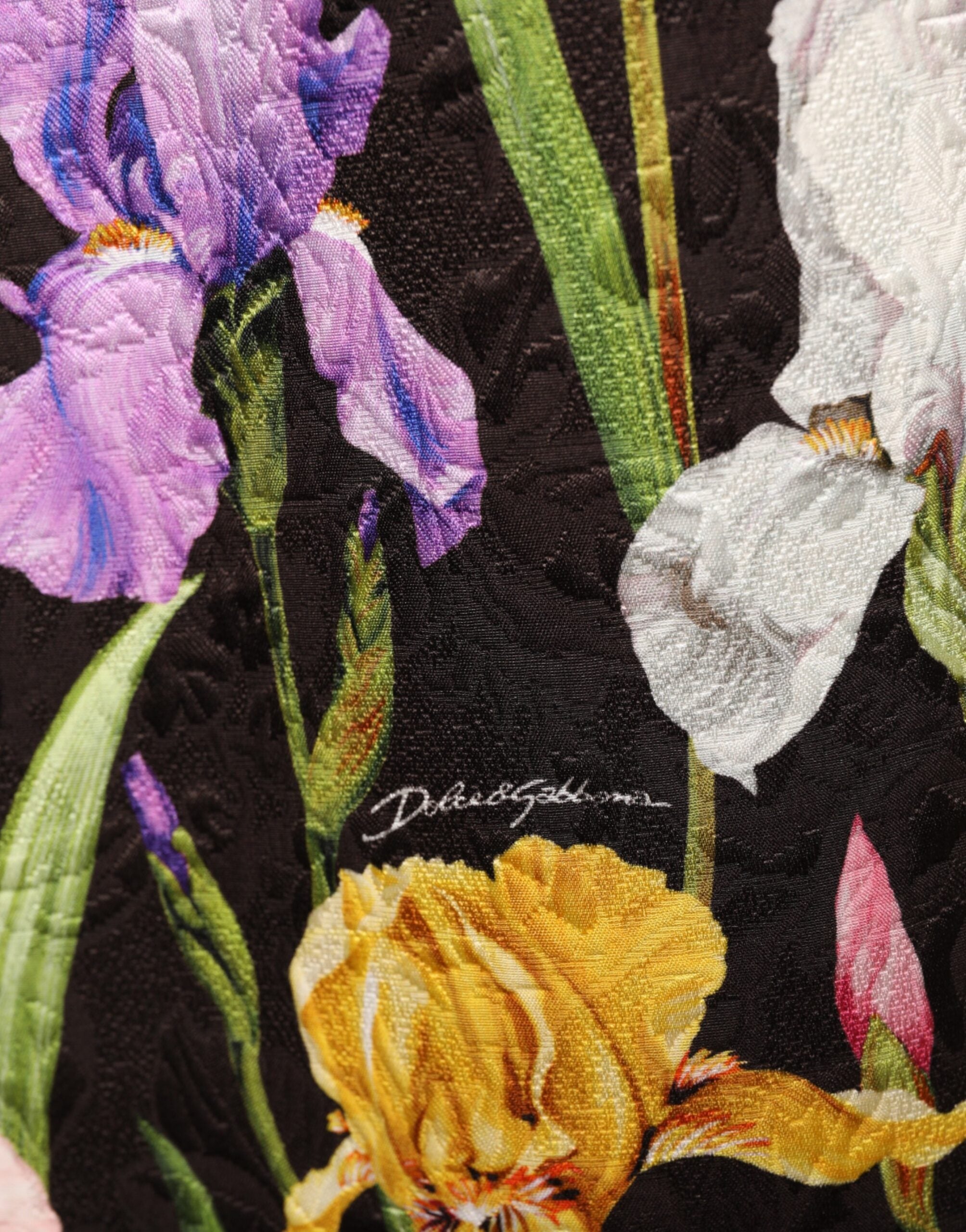Robe courte en brocart floral noir de Dolce & Gabbana, coupe évasée en ligne A, détails élégants et sophistiqués.