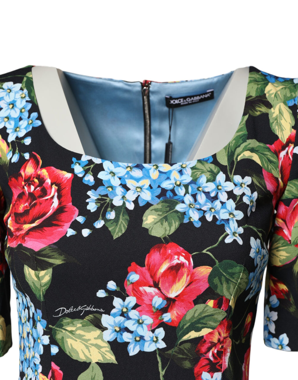Robe midi noire Dolce & Gabbana en viscose à motif floral, coupe ajustée, élégante et sophistiquée.