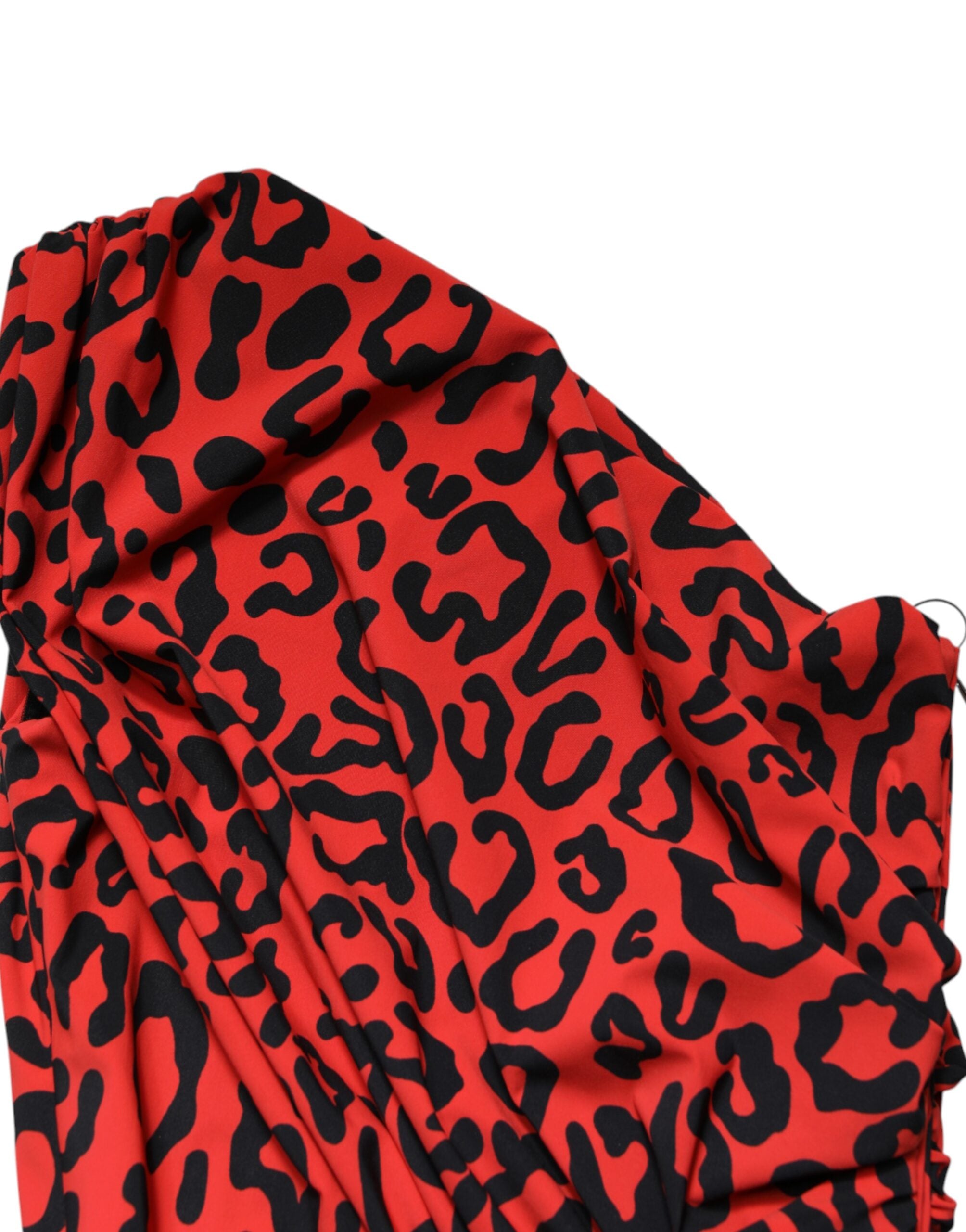 Robe midi en nylon à imprimé léopard rouge de Dolce & Gabbana, coupe ajustée et élégante.