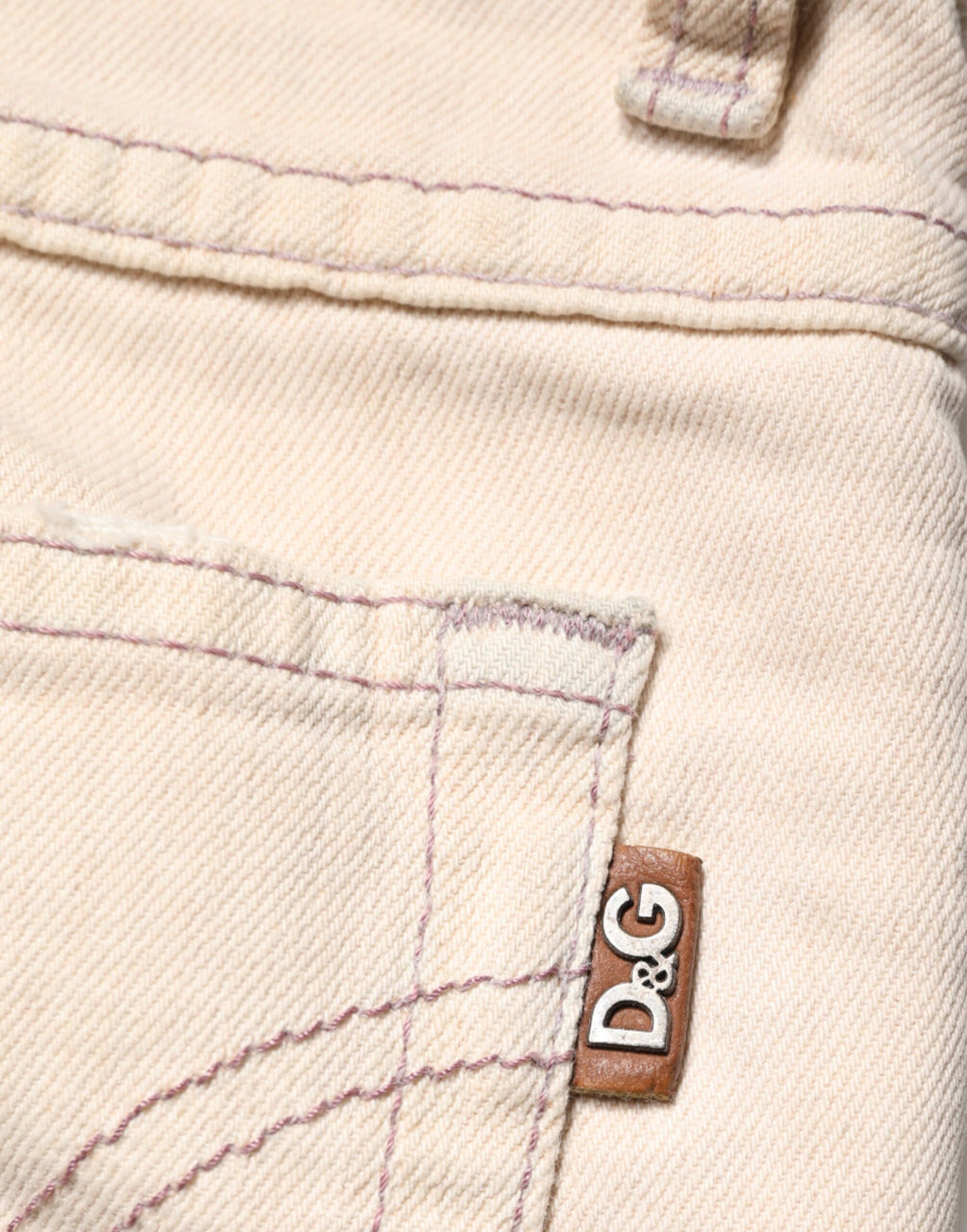 Jeans slim en denim beige à taille basse de Dolce & Gabbana, coton, ajustés pour un style moderne et confortable.