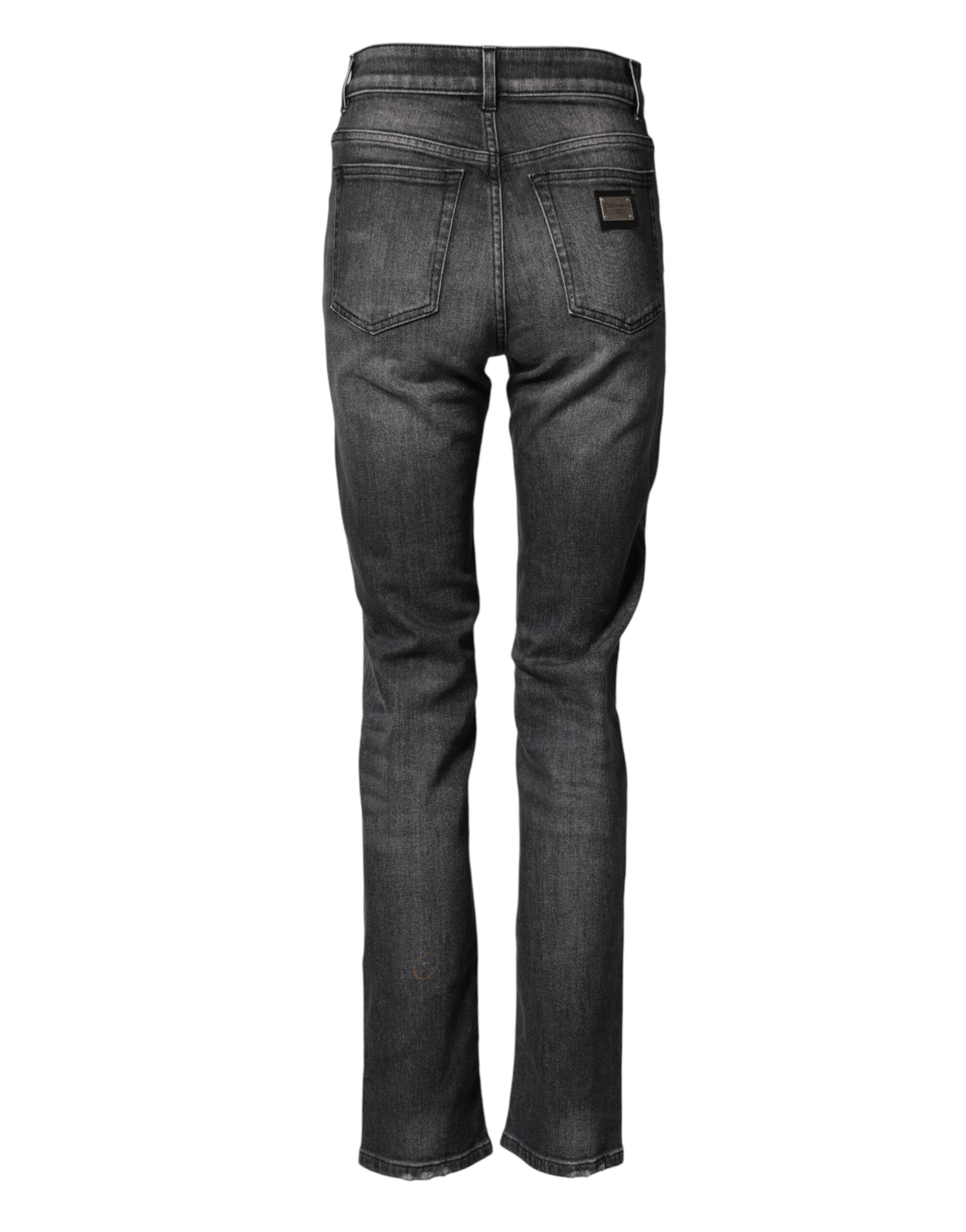 Jeans skinny en coton gris à taille haute de Dolce & Gabbana, coupe ajustée et élégante, visibles sur le modèle.