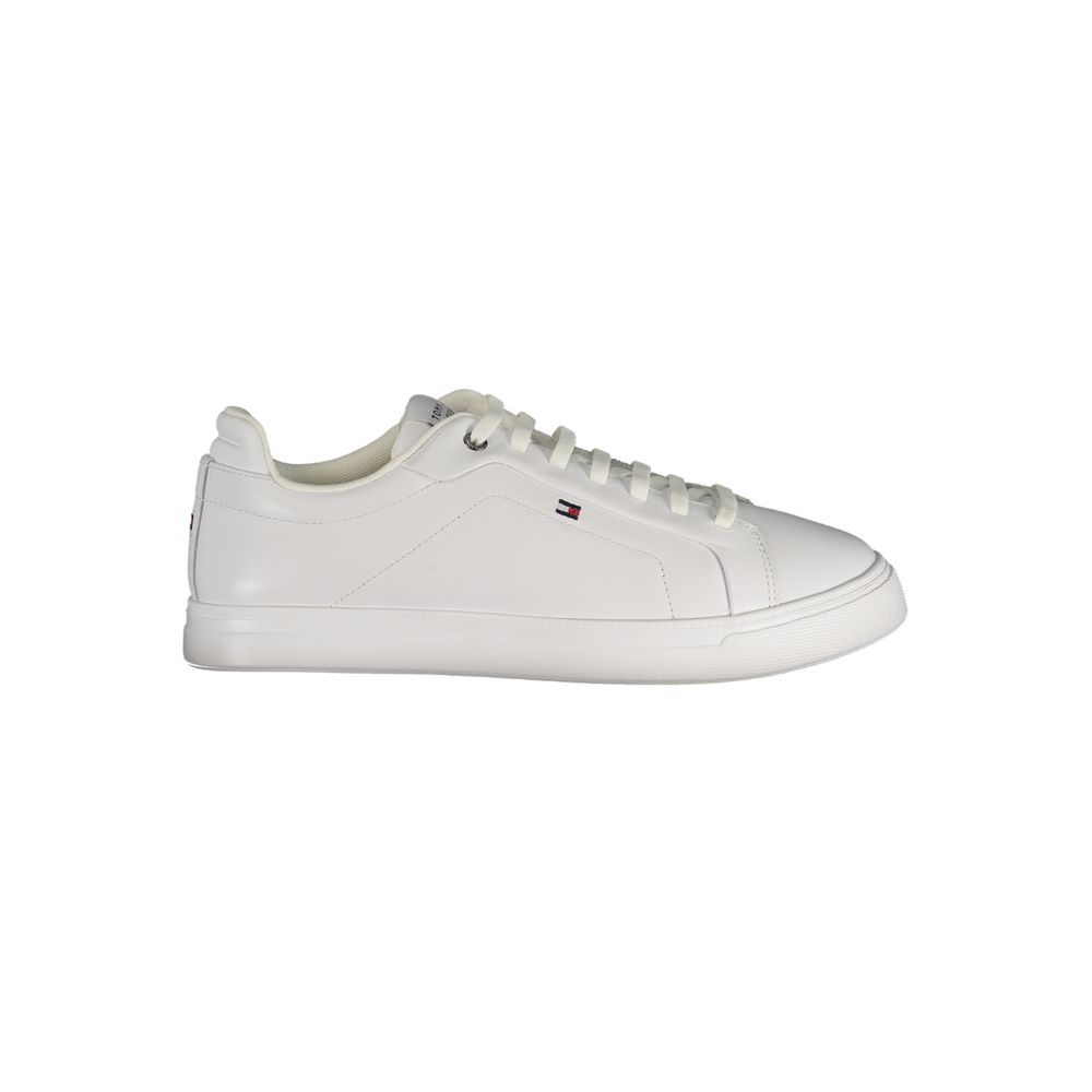 Sneakers blanches en polyuréthane pour homme de Tommy Hilfiger, design moderne et confortable.