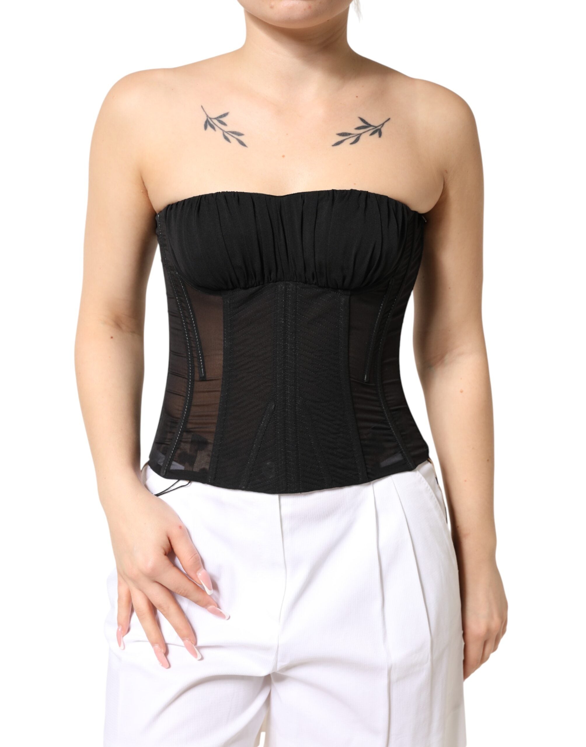 Bustier en soie noire Dolce & Gabbana avec dentelle, sans bretelles, ajusté et élégant, porté sur une mannequin.