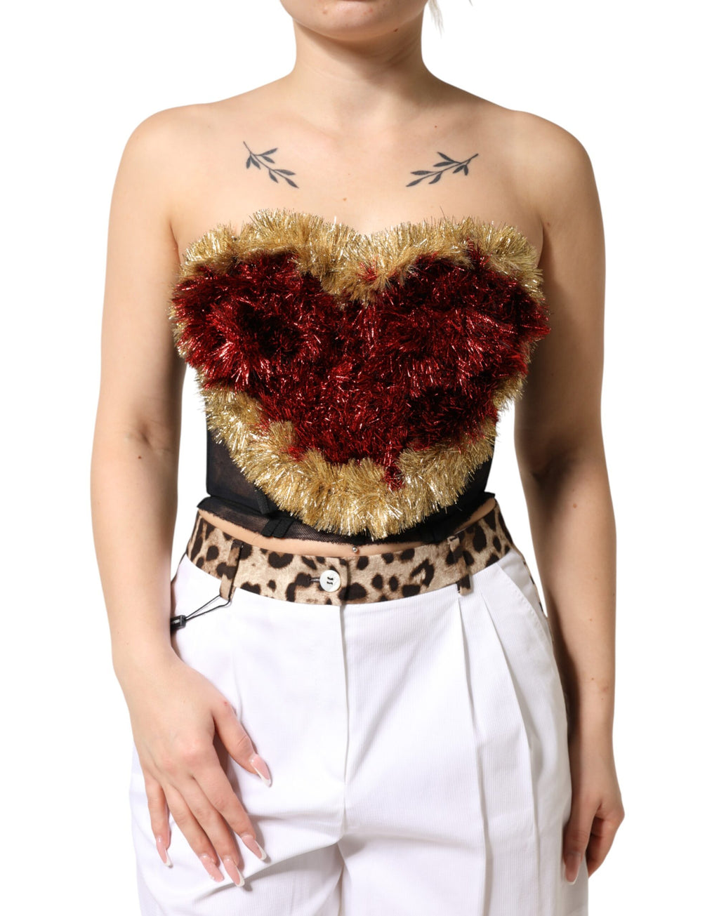 Top bustier Dolce & Gabbana noir orné de cœurs en or et tinsel, élégante pièce de mode en satin noir.
