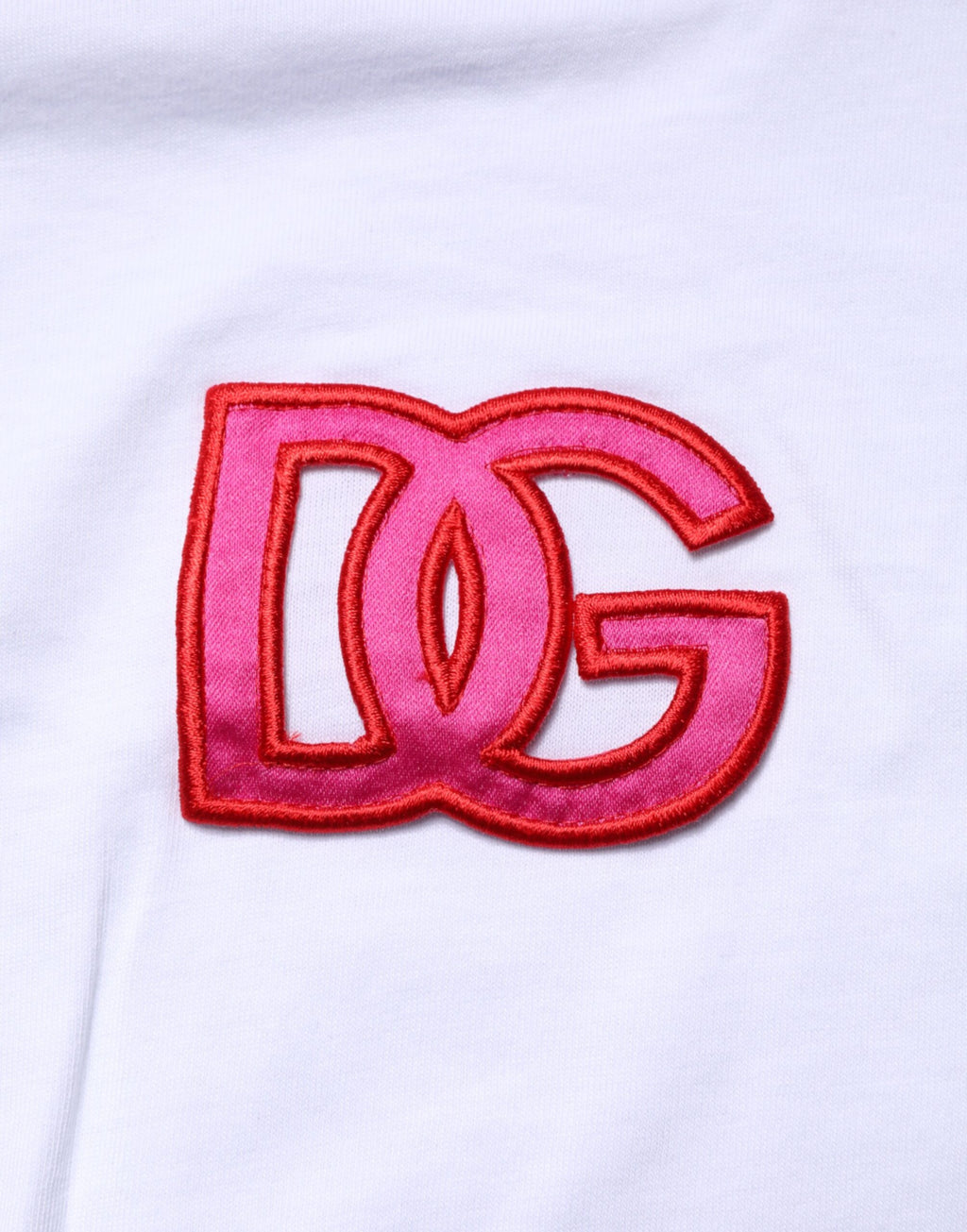 T-shirt blanc Dolce & Gabbana à logo DG, col rond, manches courtes, tissu doux, style décontracté.