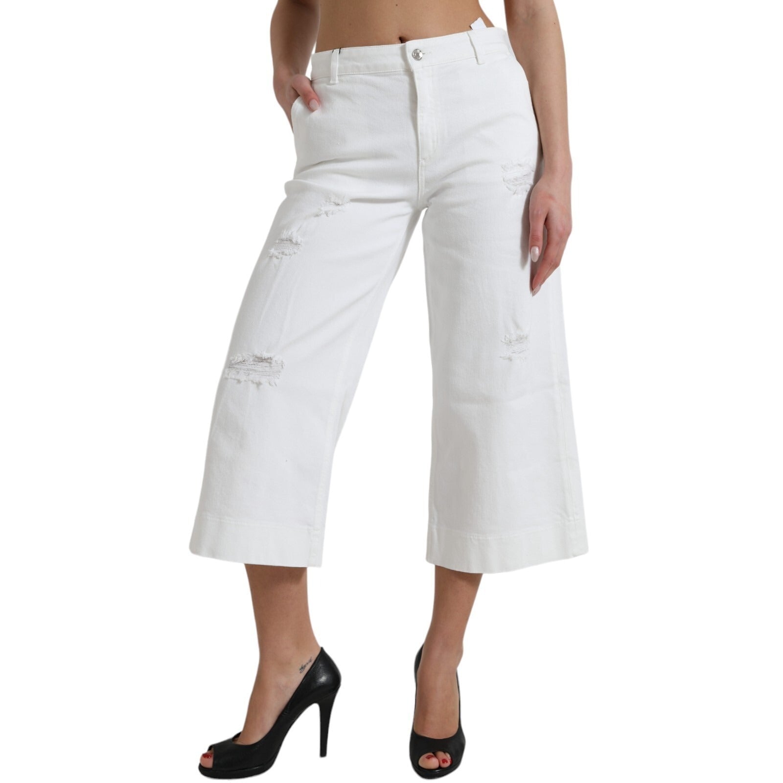 Jeans en denim blanc Dolce & Gabbana à jambes larges, coupe courte, en coton, visibles sur l'image.