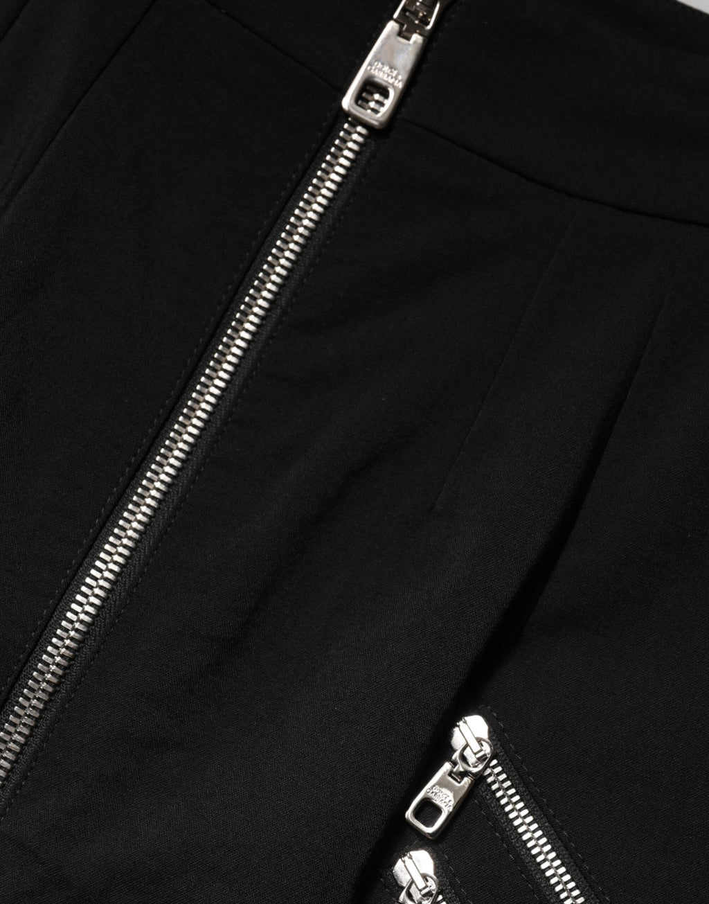 Jupe courte noire en polyester avec fermeture éclair, taille haute, de la marque Dolce & Gabbana, vue de face.