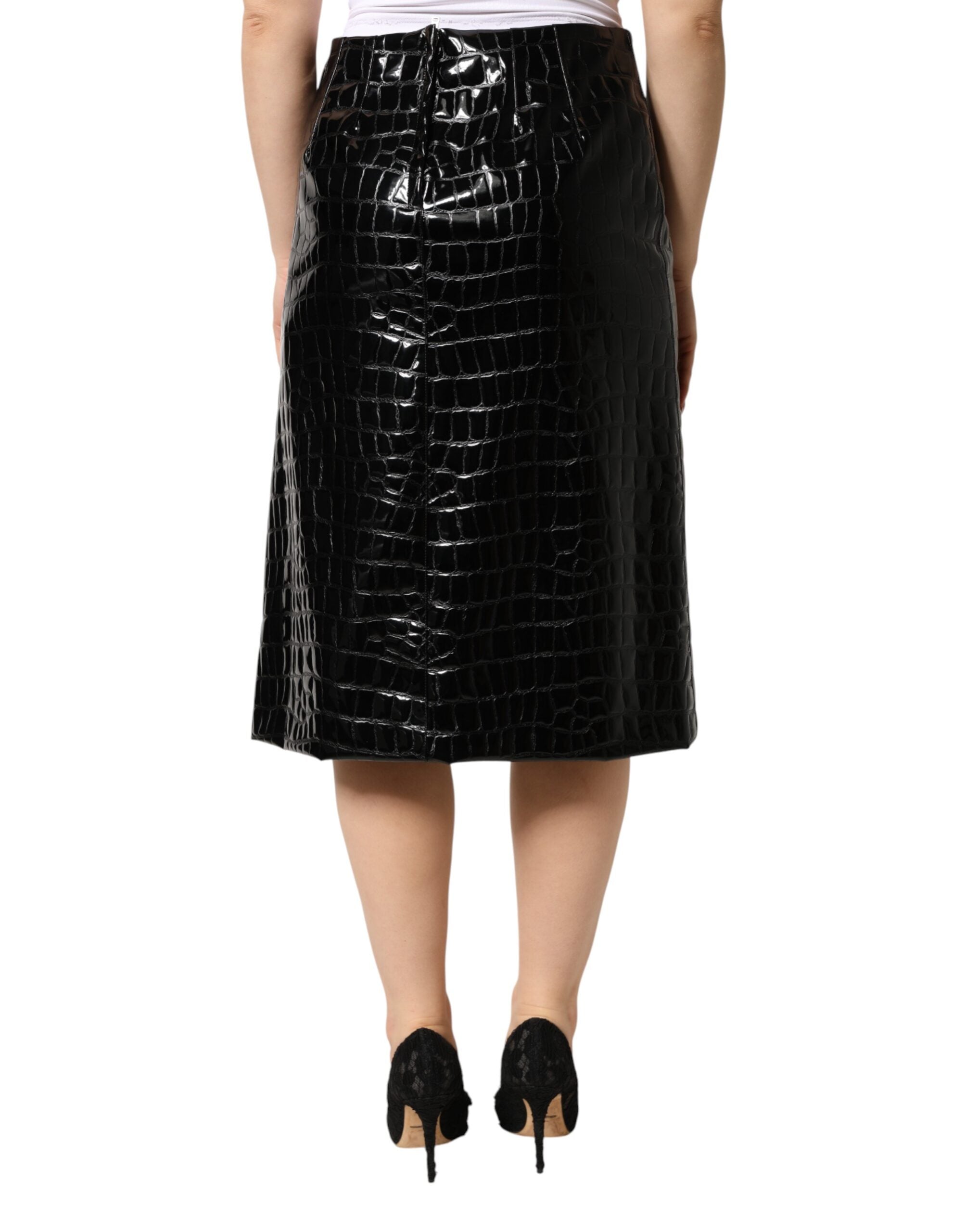 Jupe midi noire en faux-crocodile à taille moyenne de Dolce & Gabbana, élégante et texturée, visible en gros plan.
