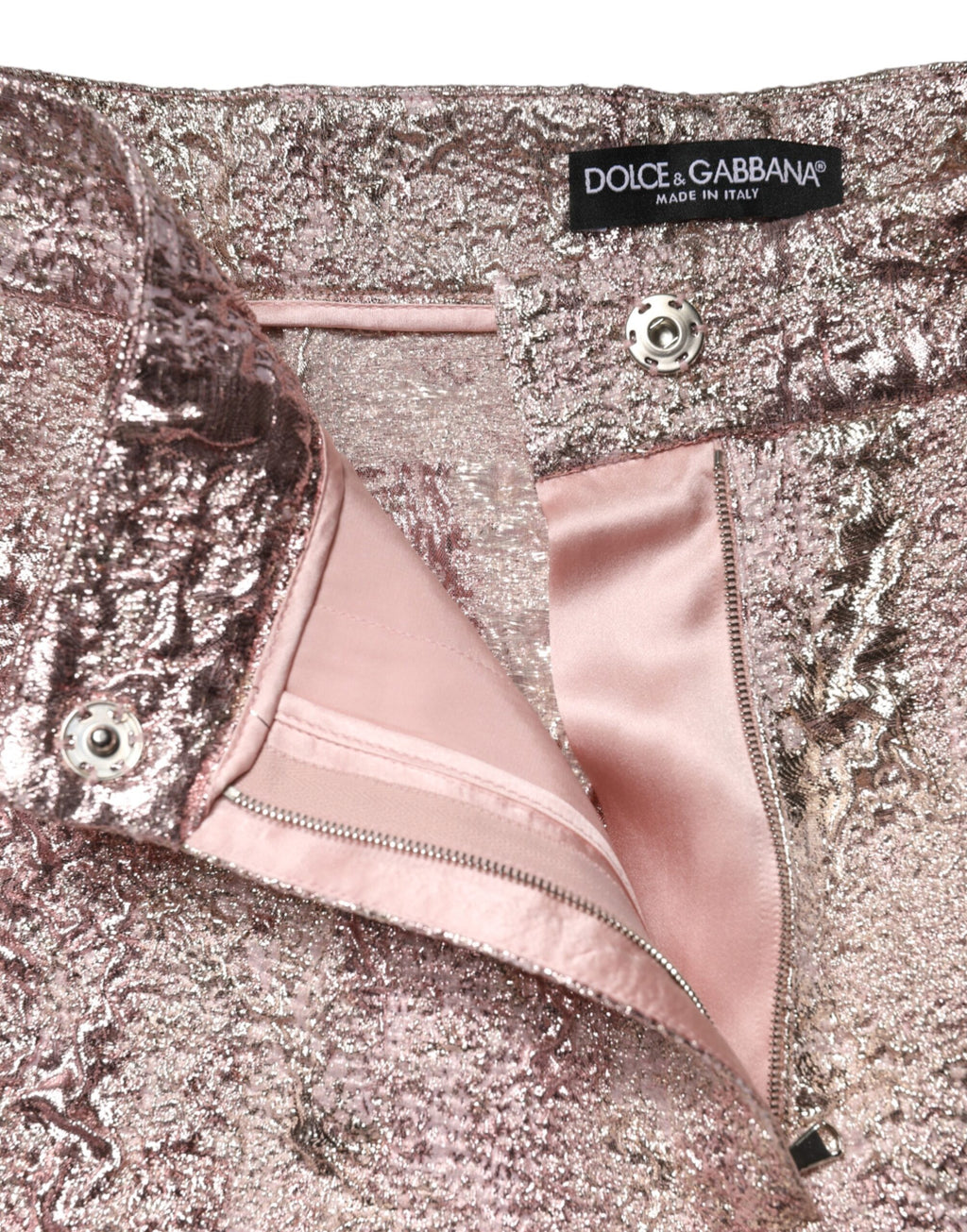 Shorts Dolce & Gabbana en jacquard rose à taille haute, style hotpants, vêtement de mode féminin élégant.