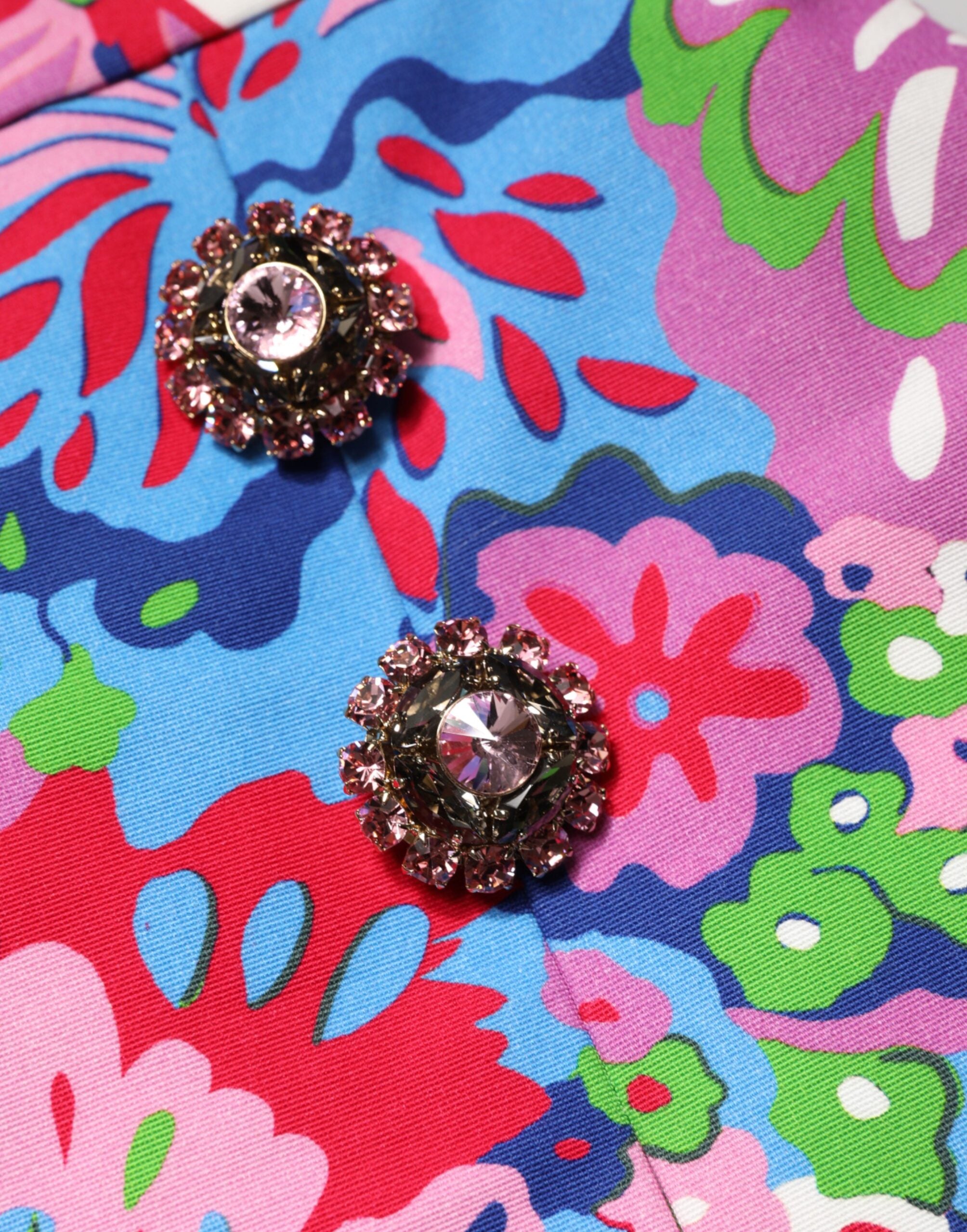 Shorts mini à taille haute Dolce & Gabbana avec motifs floraux multicolores et boutons, coupe élégante et tendance.