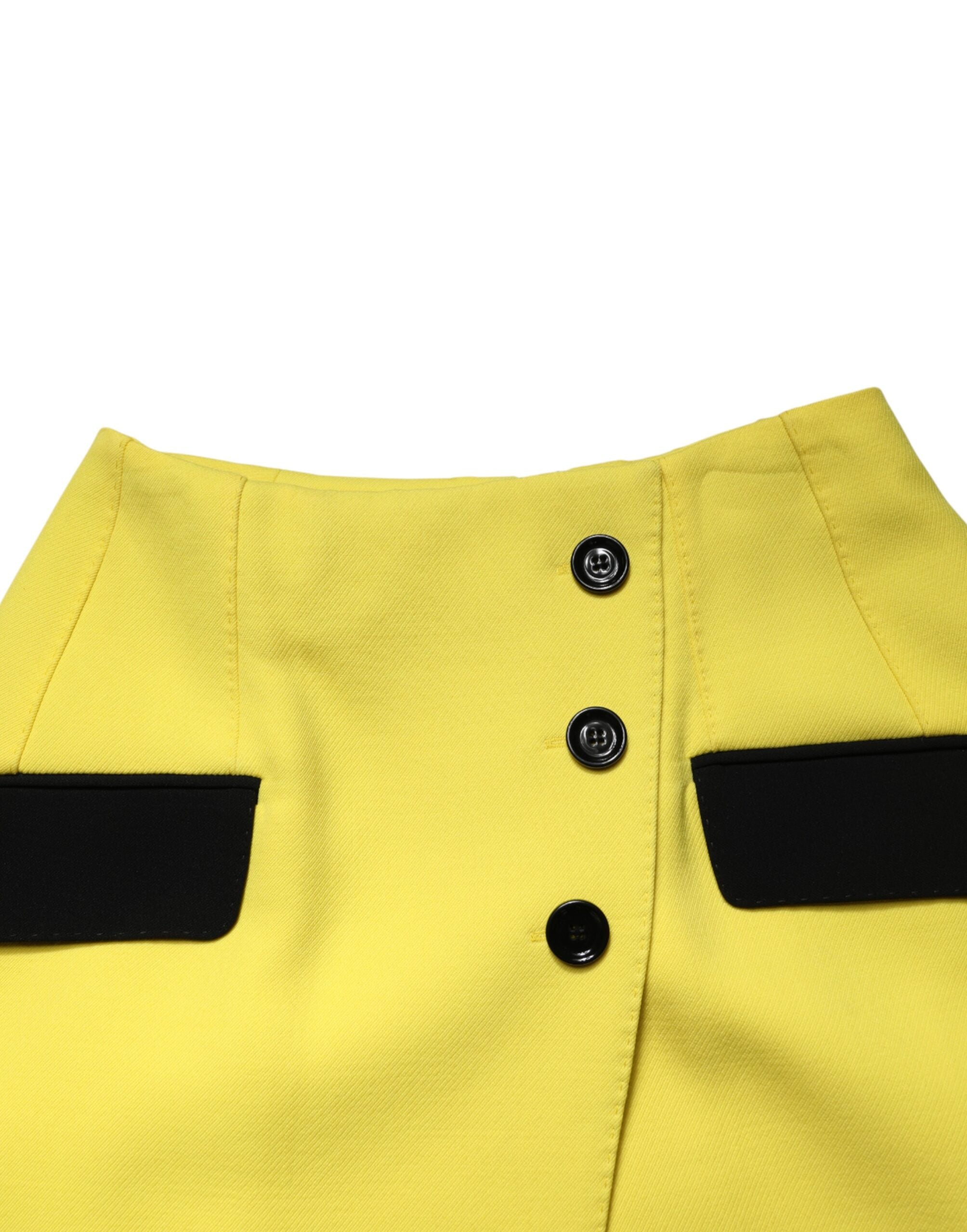 Mini jupe en laine jaune à boutons haute taille de Dolce & Gabbana, vue de face avec détails de la fermeture.
