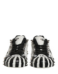 Chaussures basses Dolce & Gabbana noires et blanches avec studs, sneakers élégants pour femmes ou hommes.