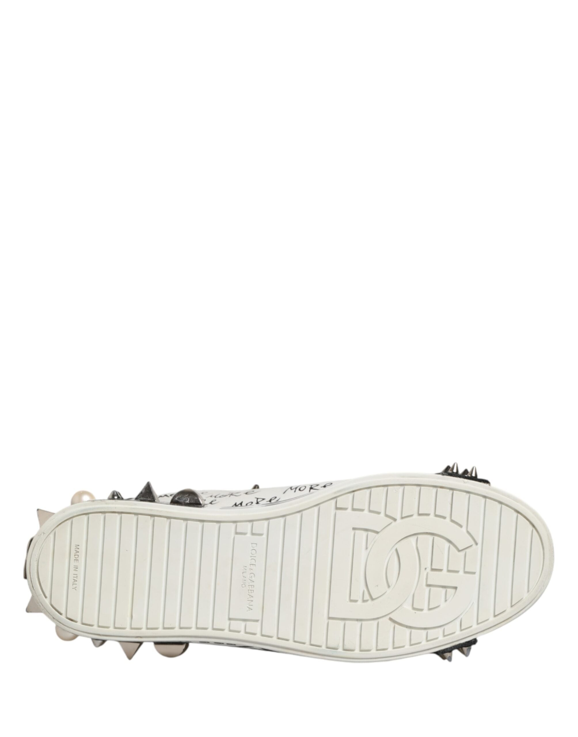 Chaussures basses Dolce & Gabbana noires et blanches à clous, sneakers tendance avec semelle en caoutchouc.