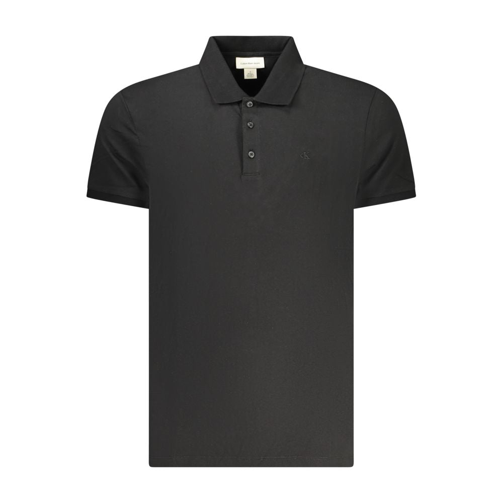 Chemise polo pour homme en coton noir de la marque Calvin Klein, col classique et logo discret visible.