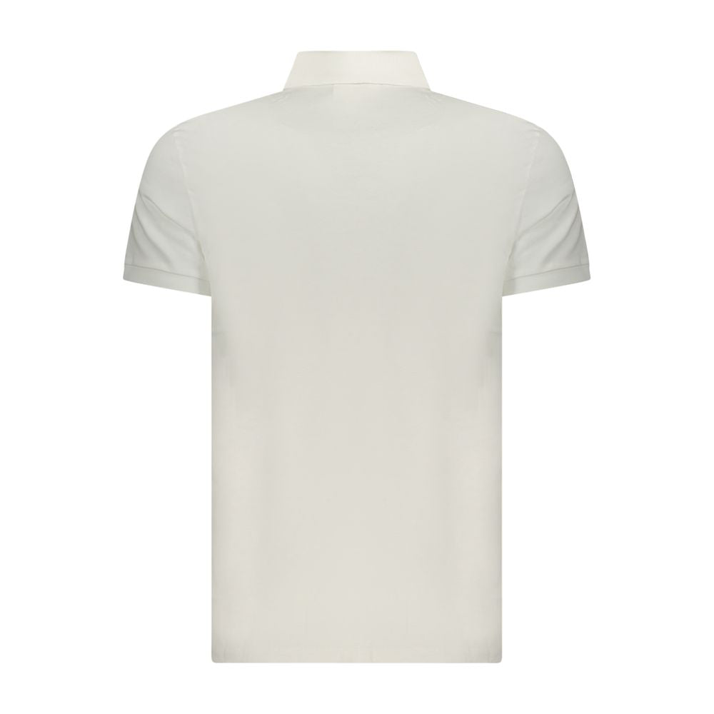 Polo homme blanc en coton de la marque Calvin Klein, col classique et logo discret visible sur le tissu.